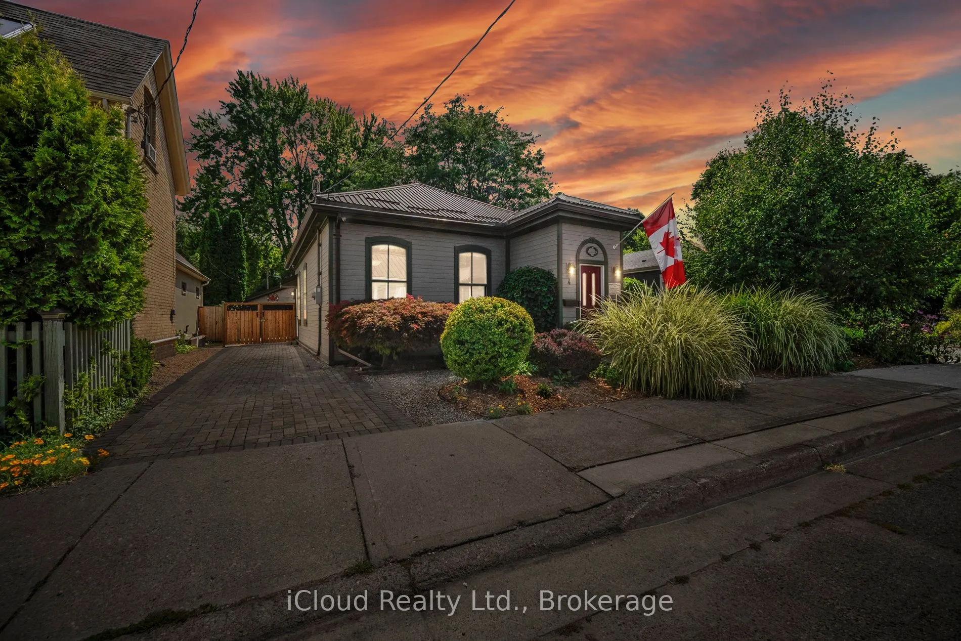 4 Leslie Street