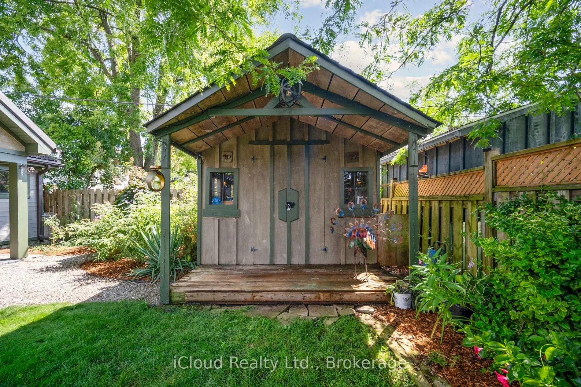 4 Leslie Street