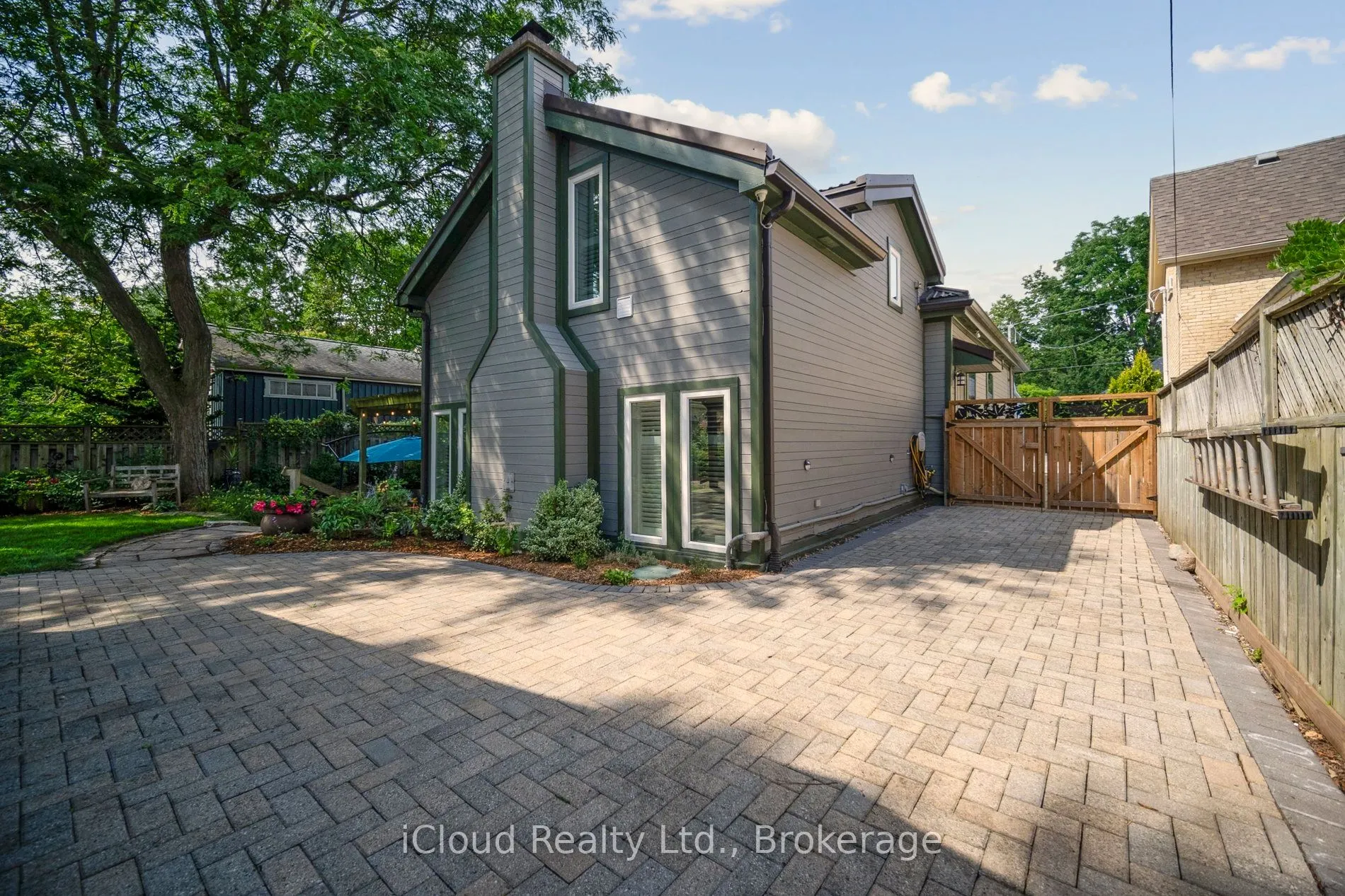 4 Leslie Street
