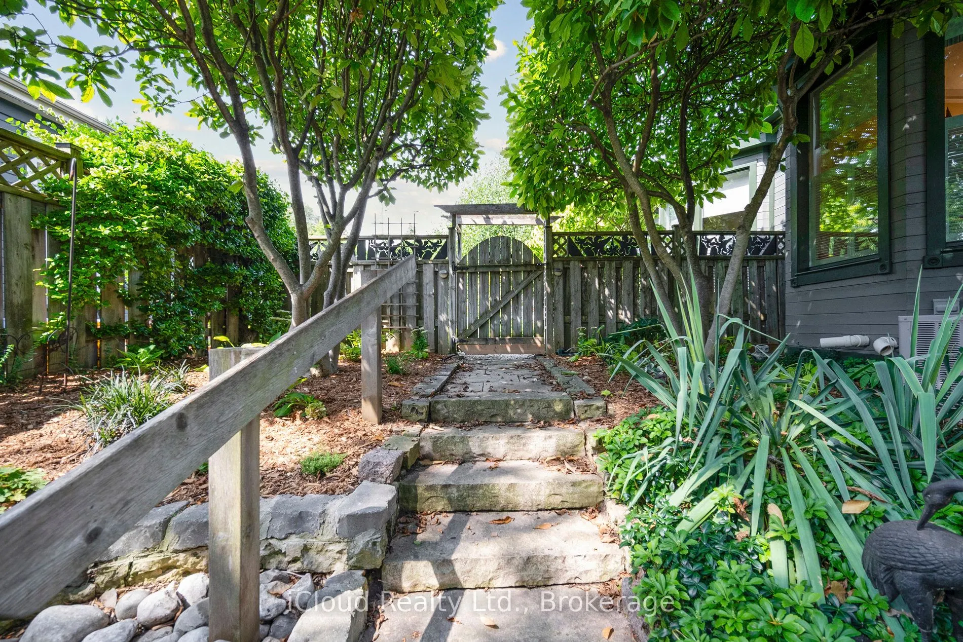 4 Leslie Street