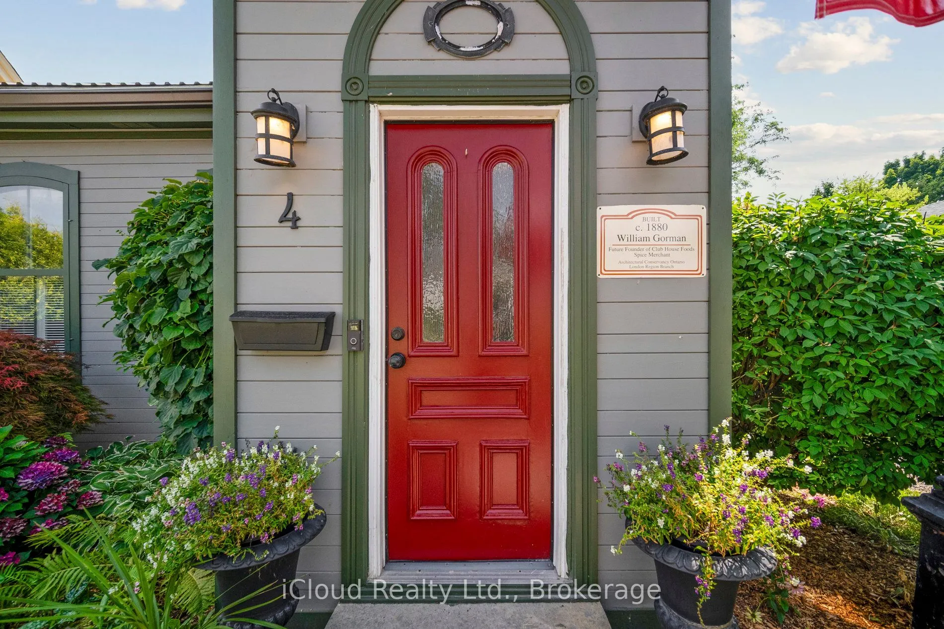 4 Leslie Street