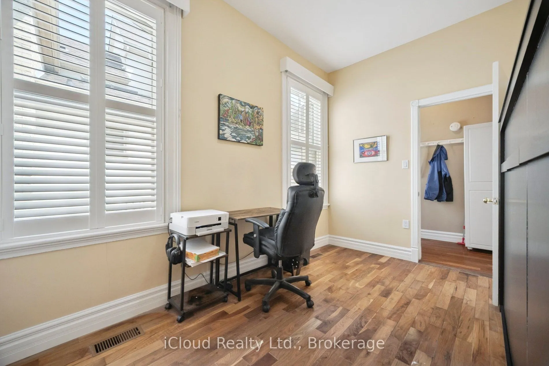 4 Leslie Street