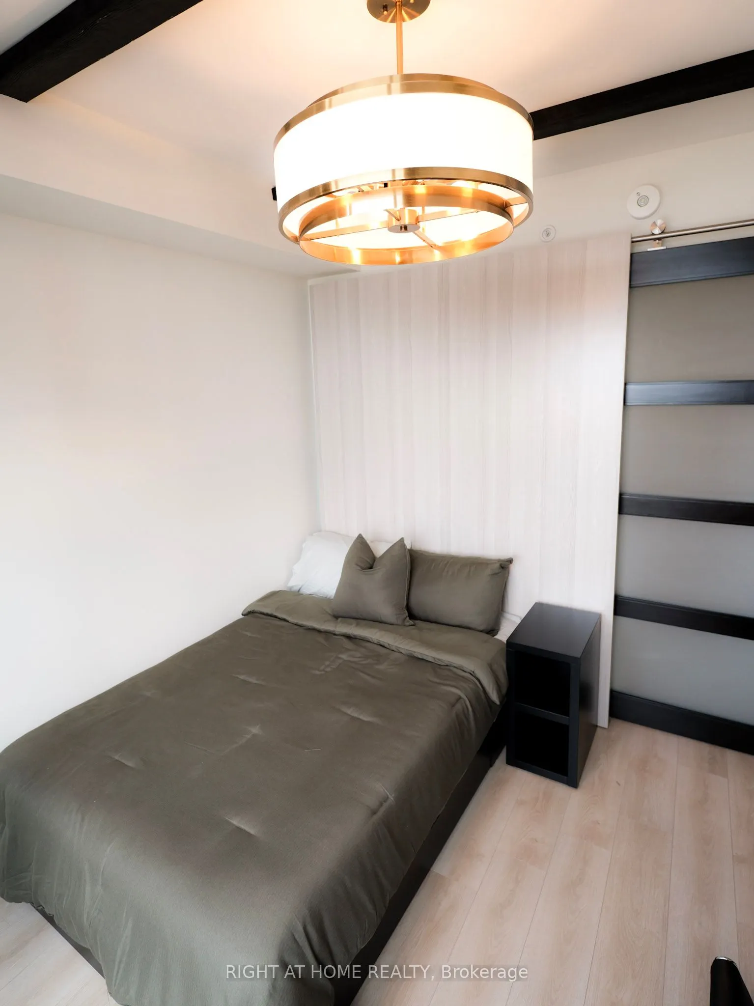 145 Columbia Street W, #2032