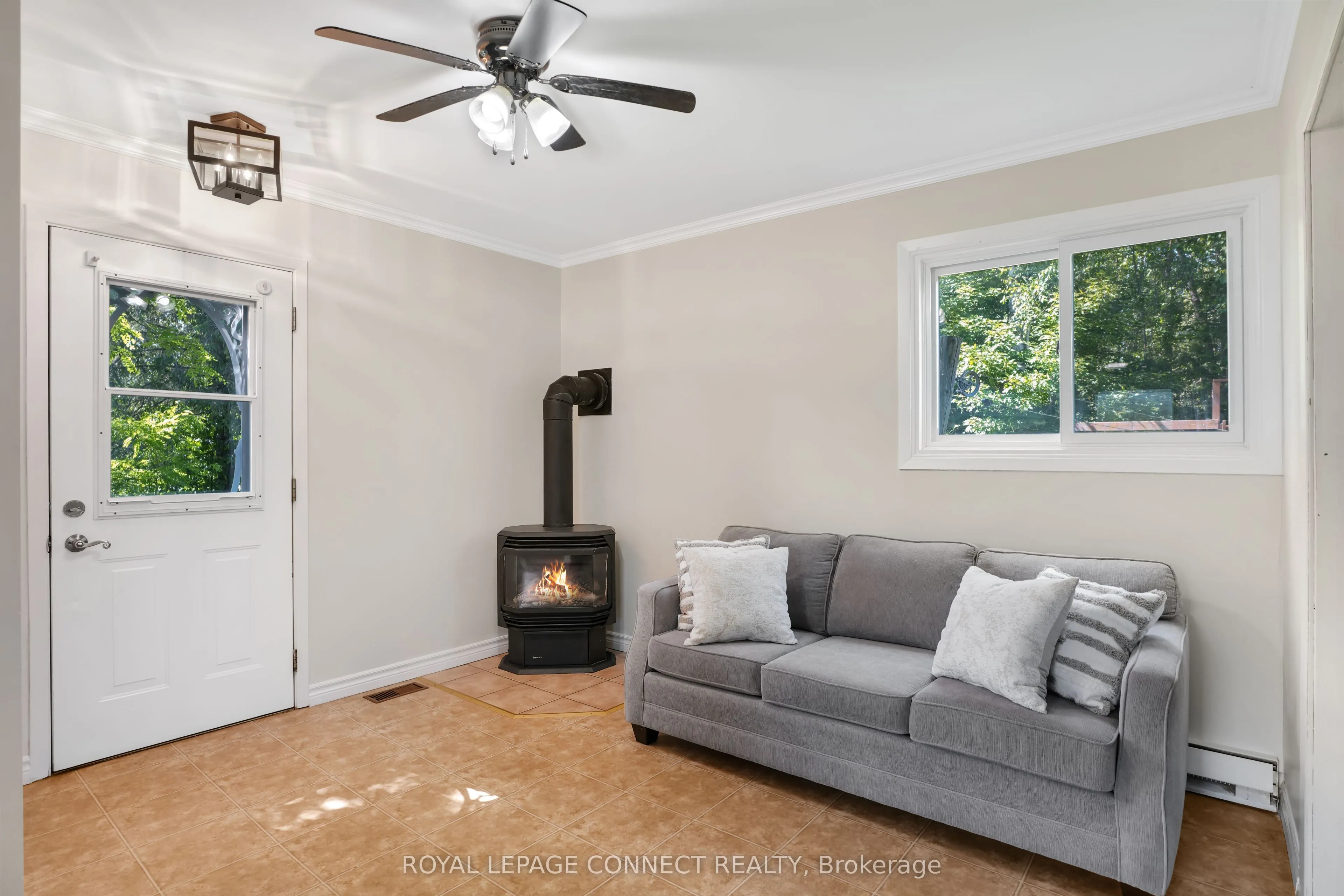 1049 Johnston Road
