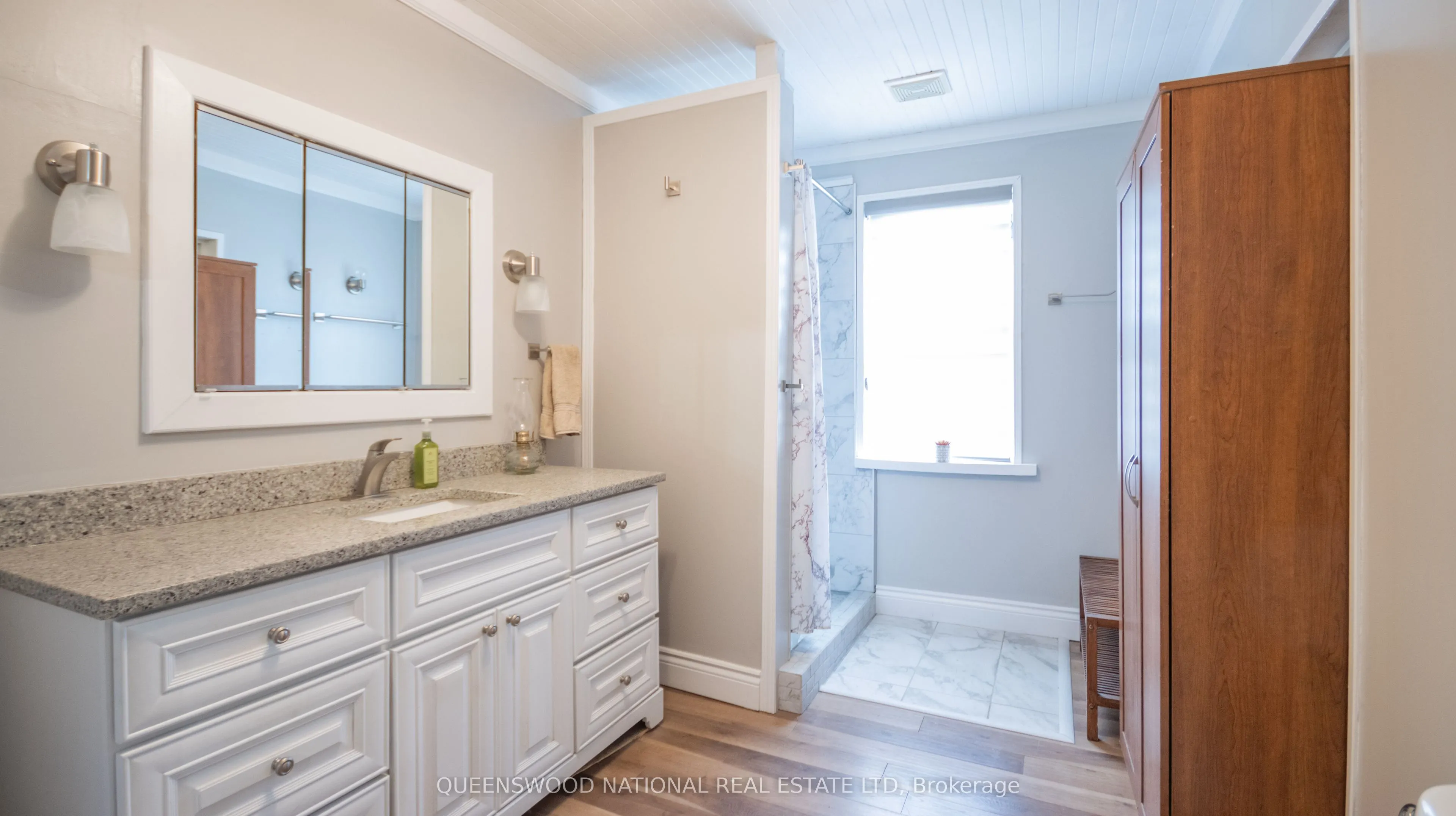 842 Centreview Road
