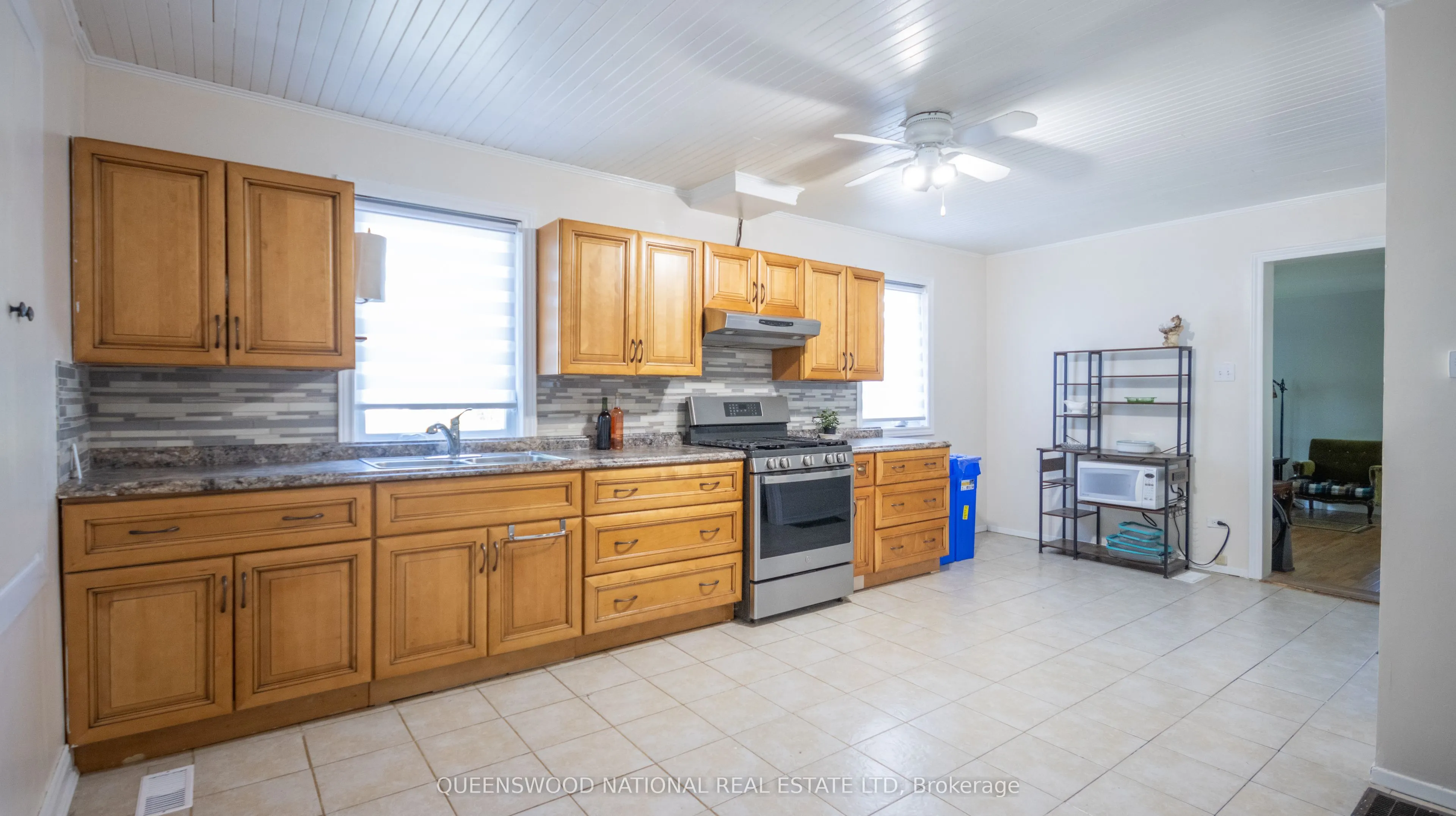 842 Centreview Road