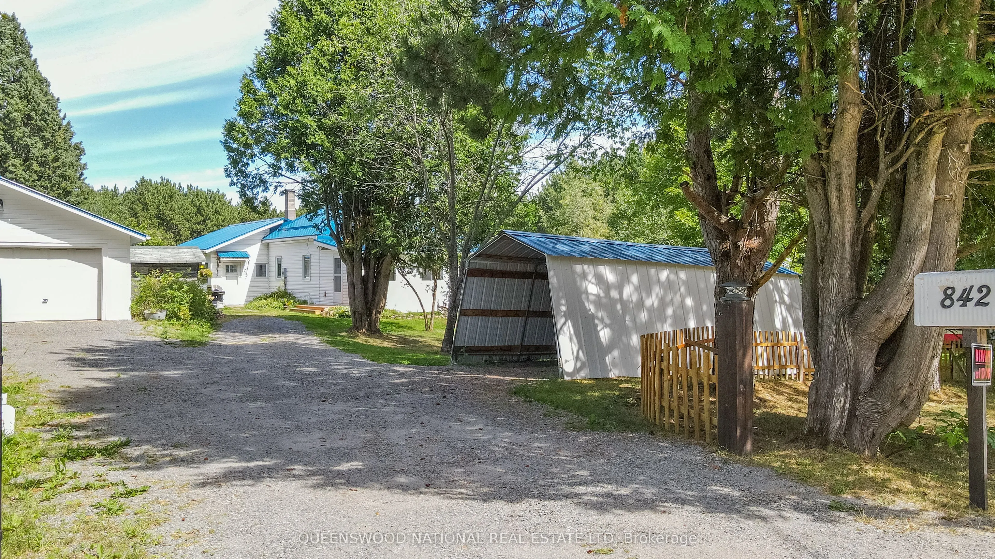 842 Centreview Road