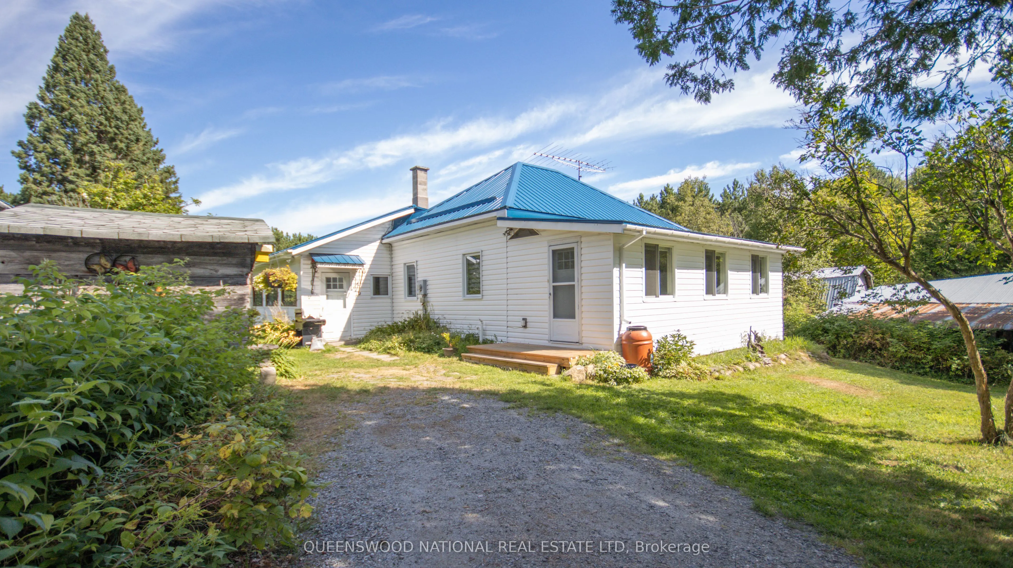 842 Centreview Road