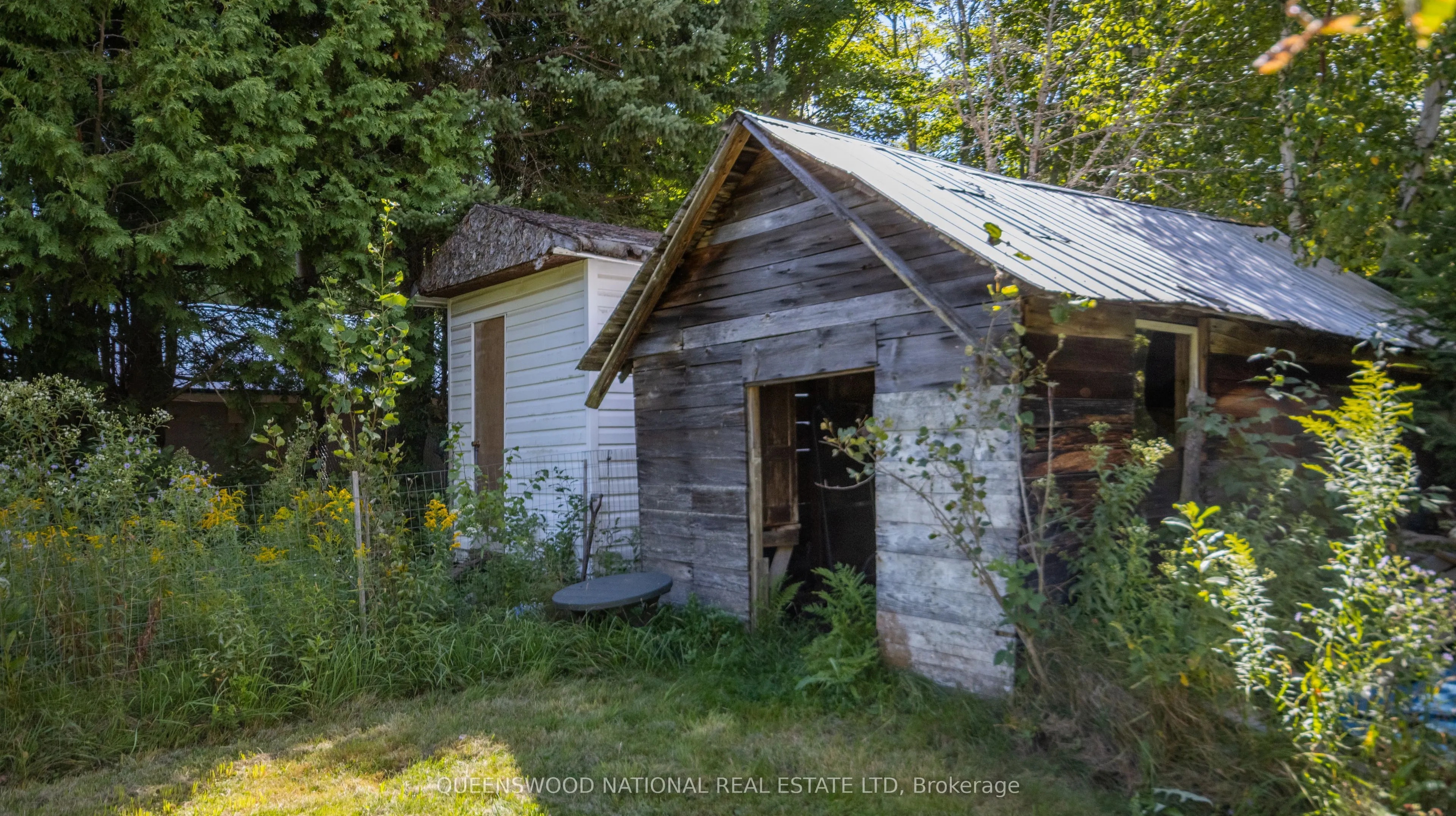 842 Centreview Road