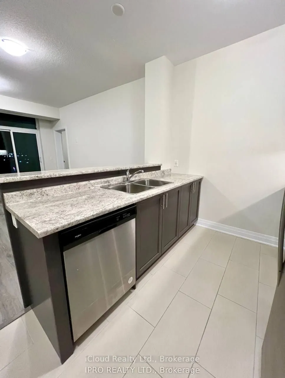 16 Concord Place, #909
