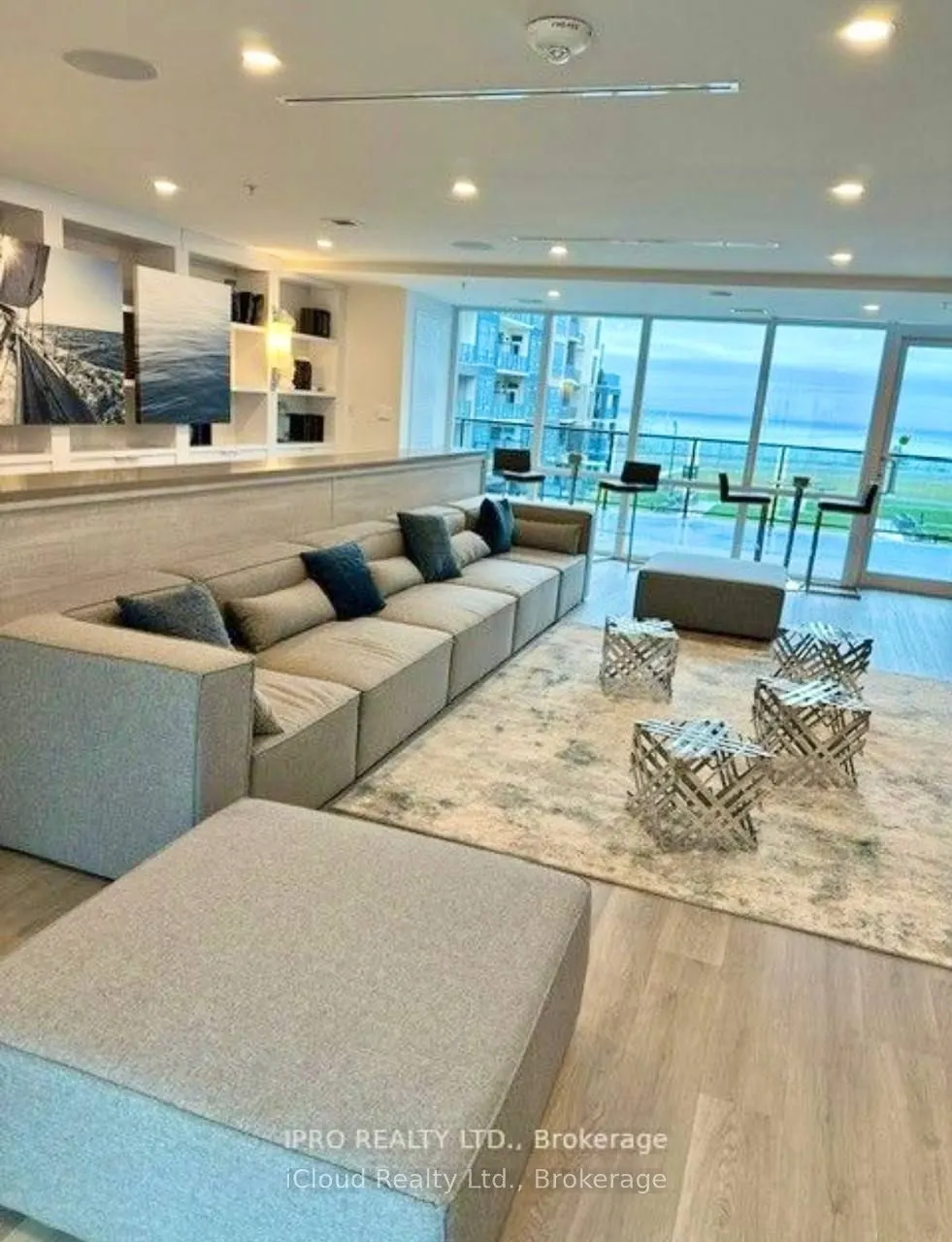 16 Concord Place, #909