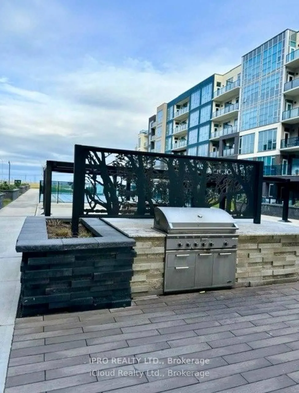 16 Concord Place, #909