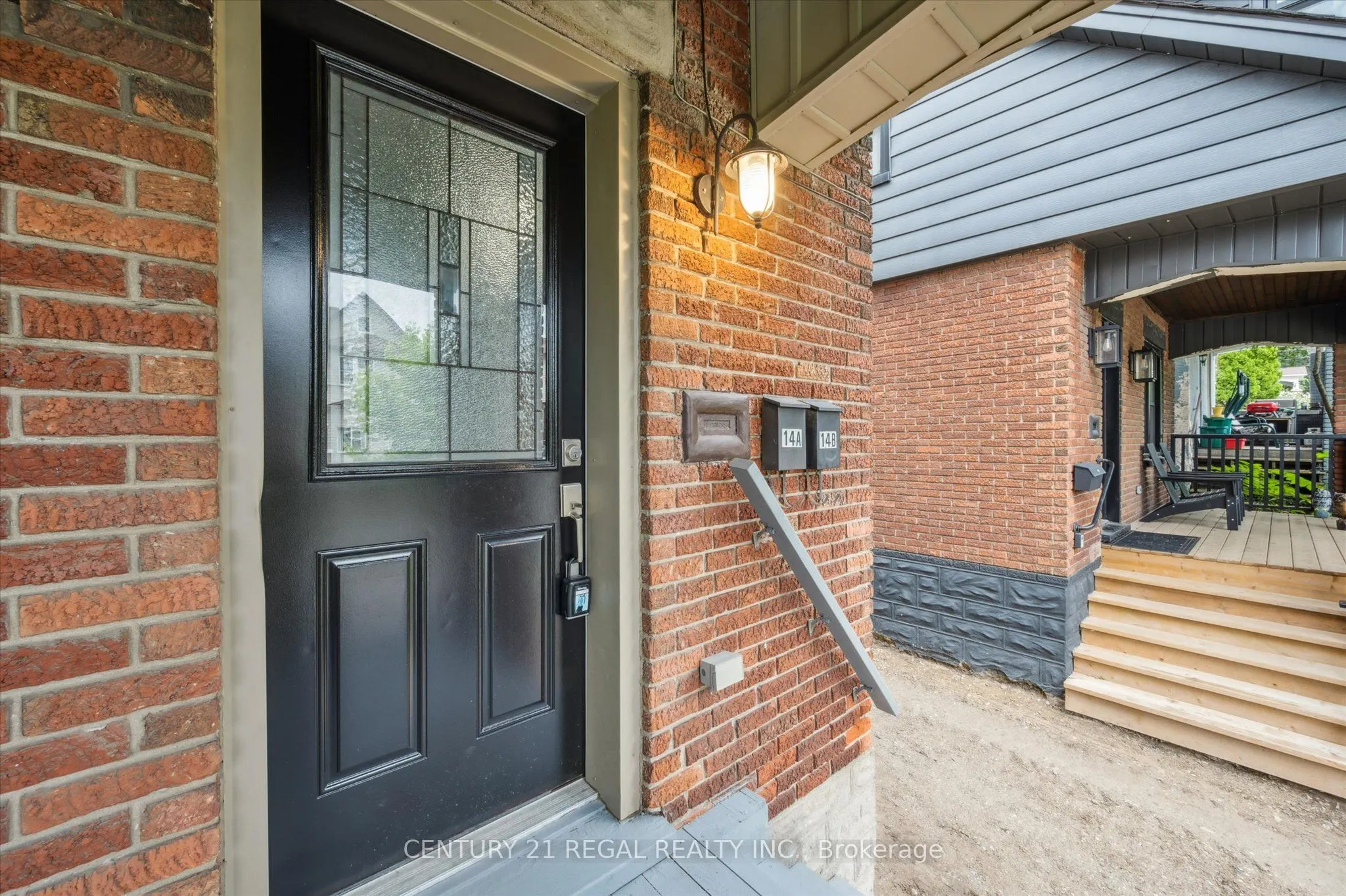 14 Stirling Avenue N