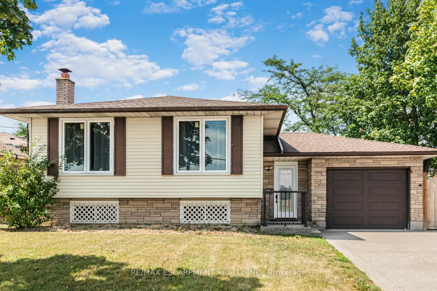 102 Quaker Crescent