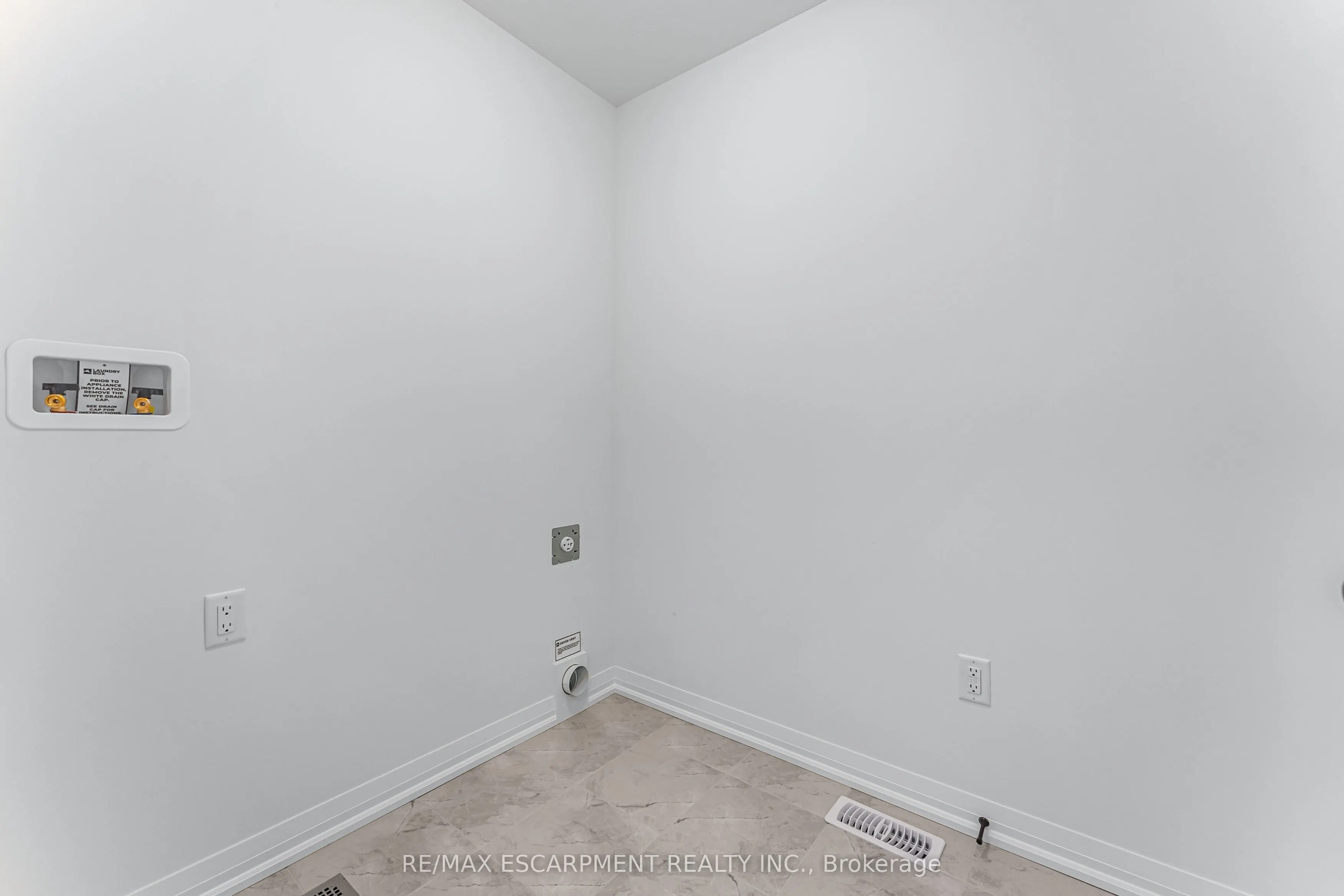 902 RUTHERFORD Street