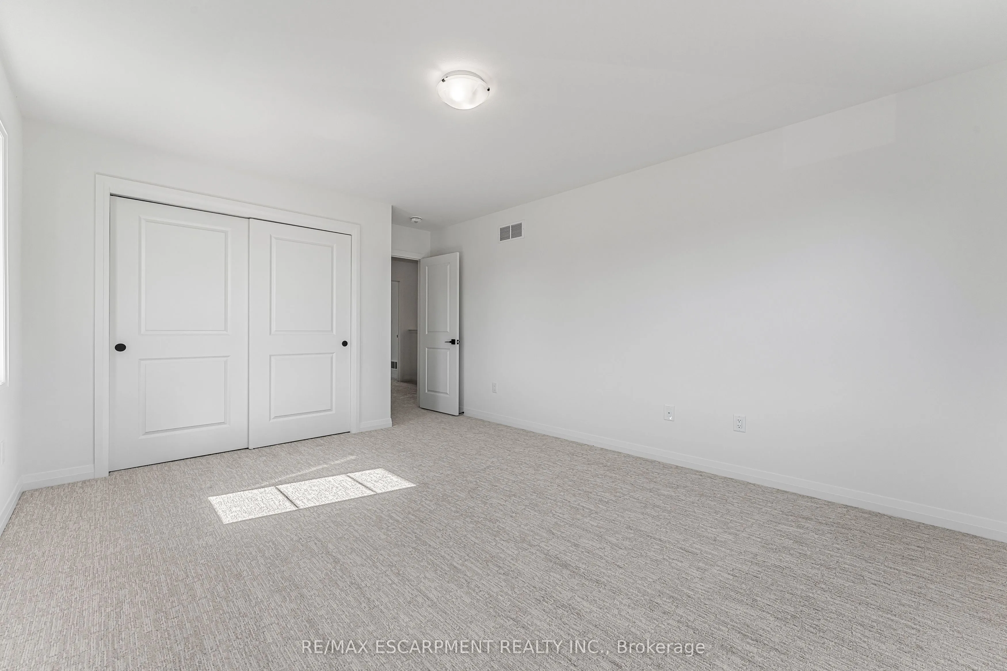 902 RUTHERFORD Street
