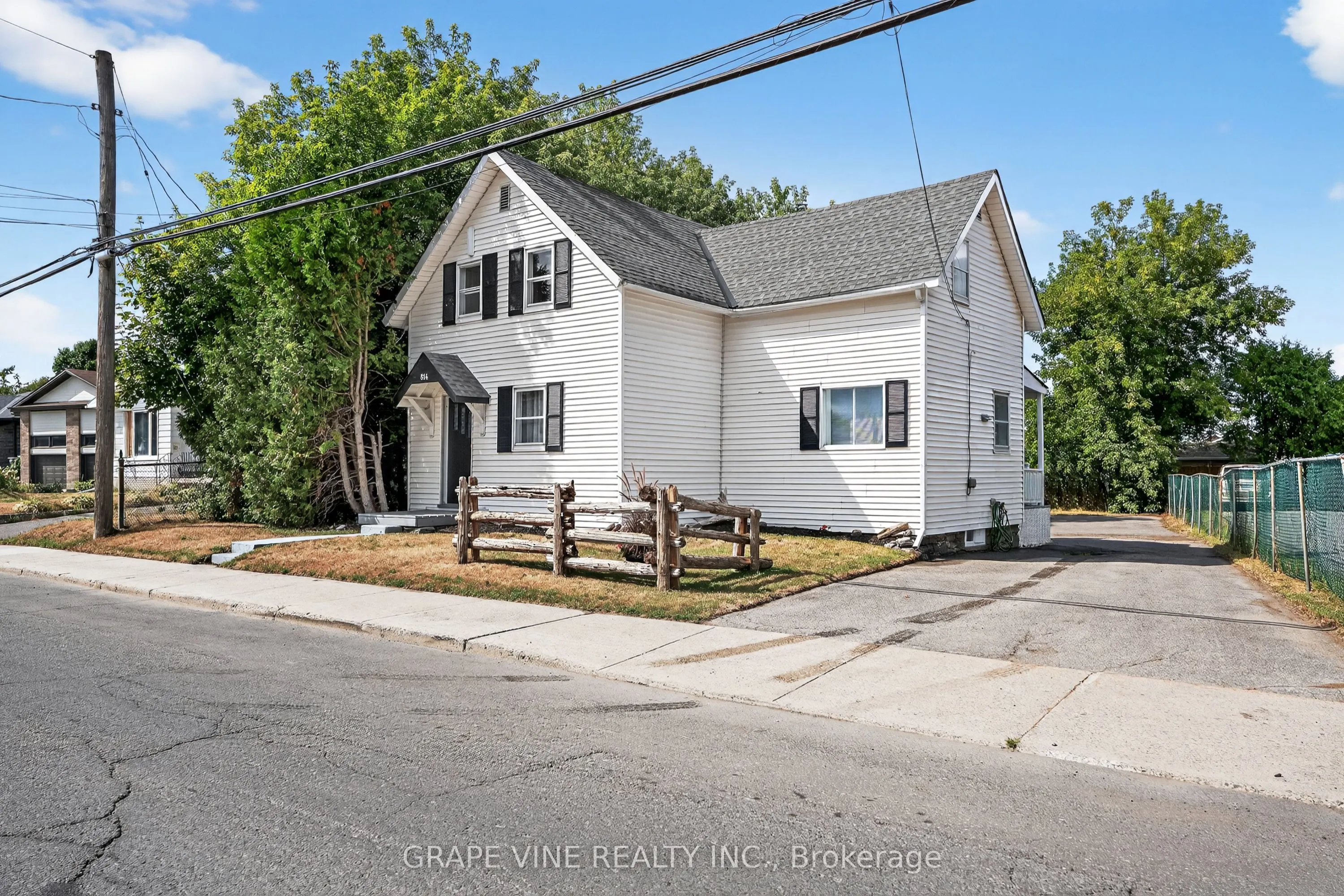 814 Laurier Street
