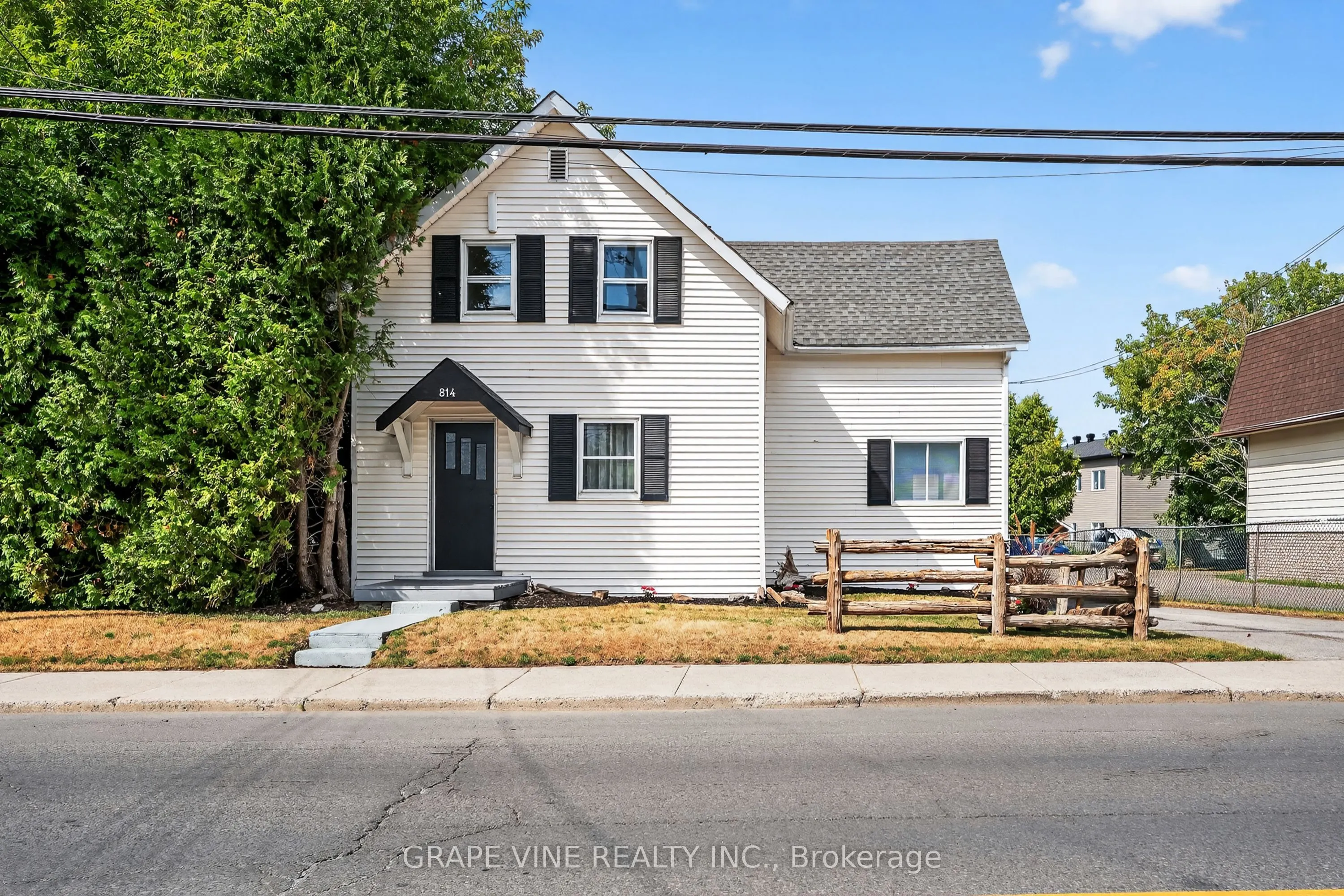 814 Laurier Street