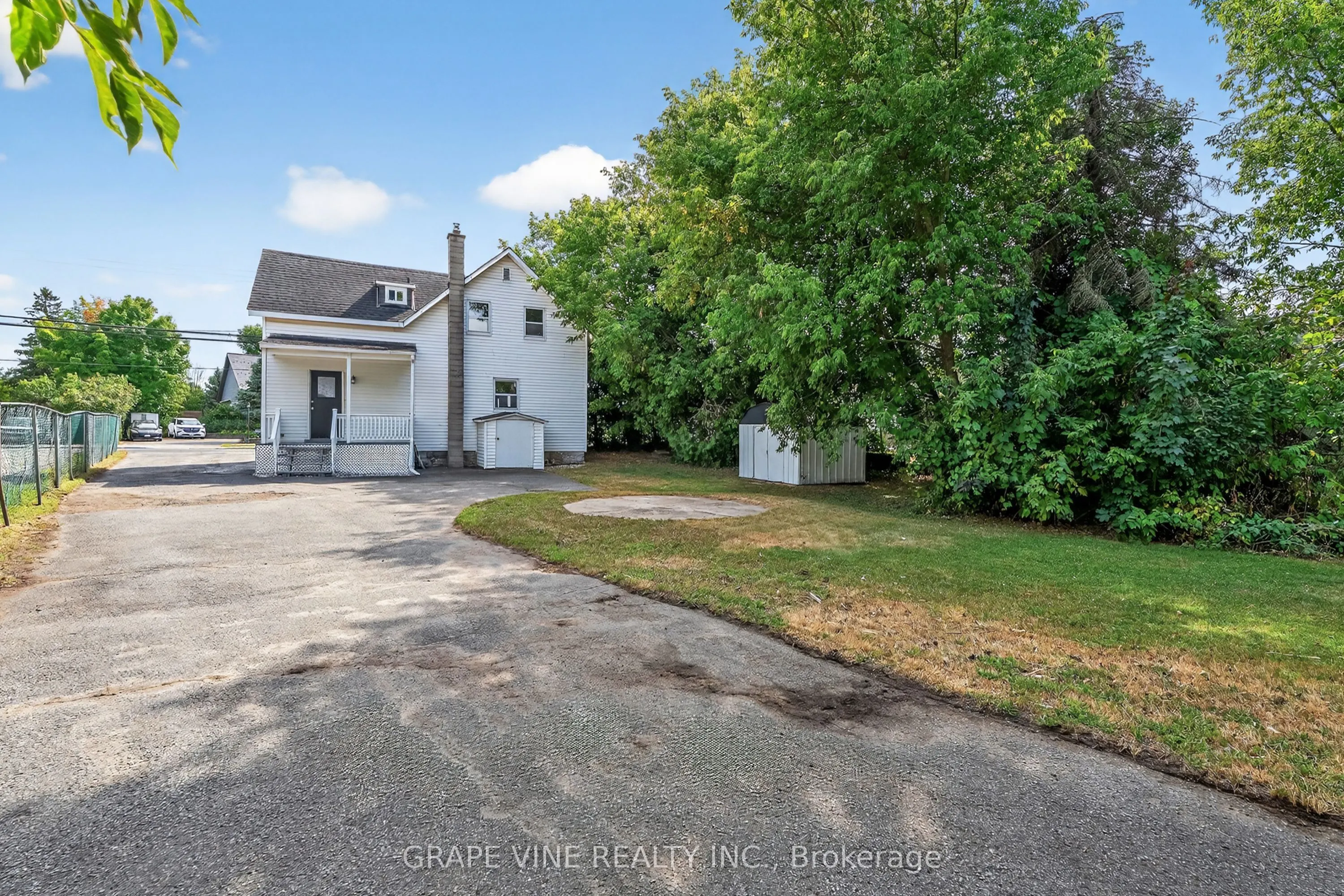 814 Laurier Street