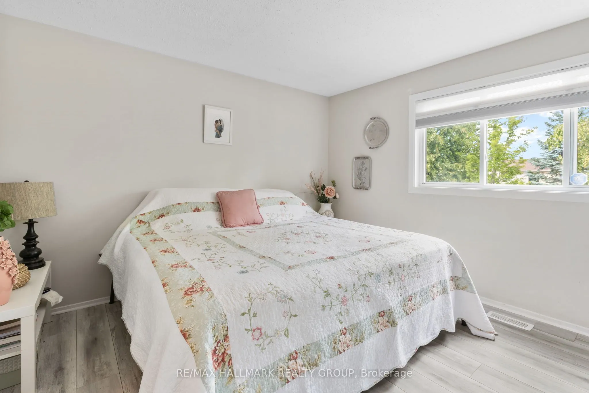 1598 Hoskins Crescent, #17