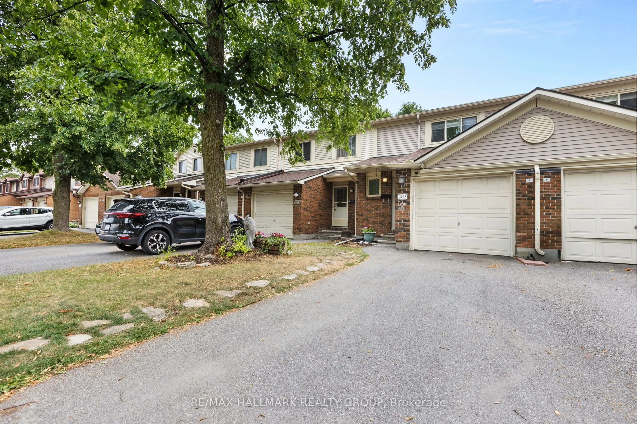 1598 Hoskins Crescent, #17