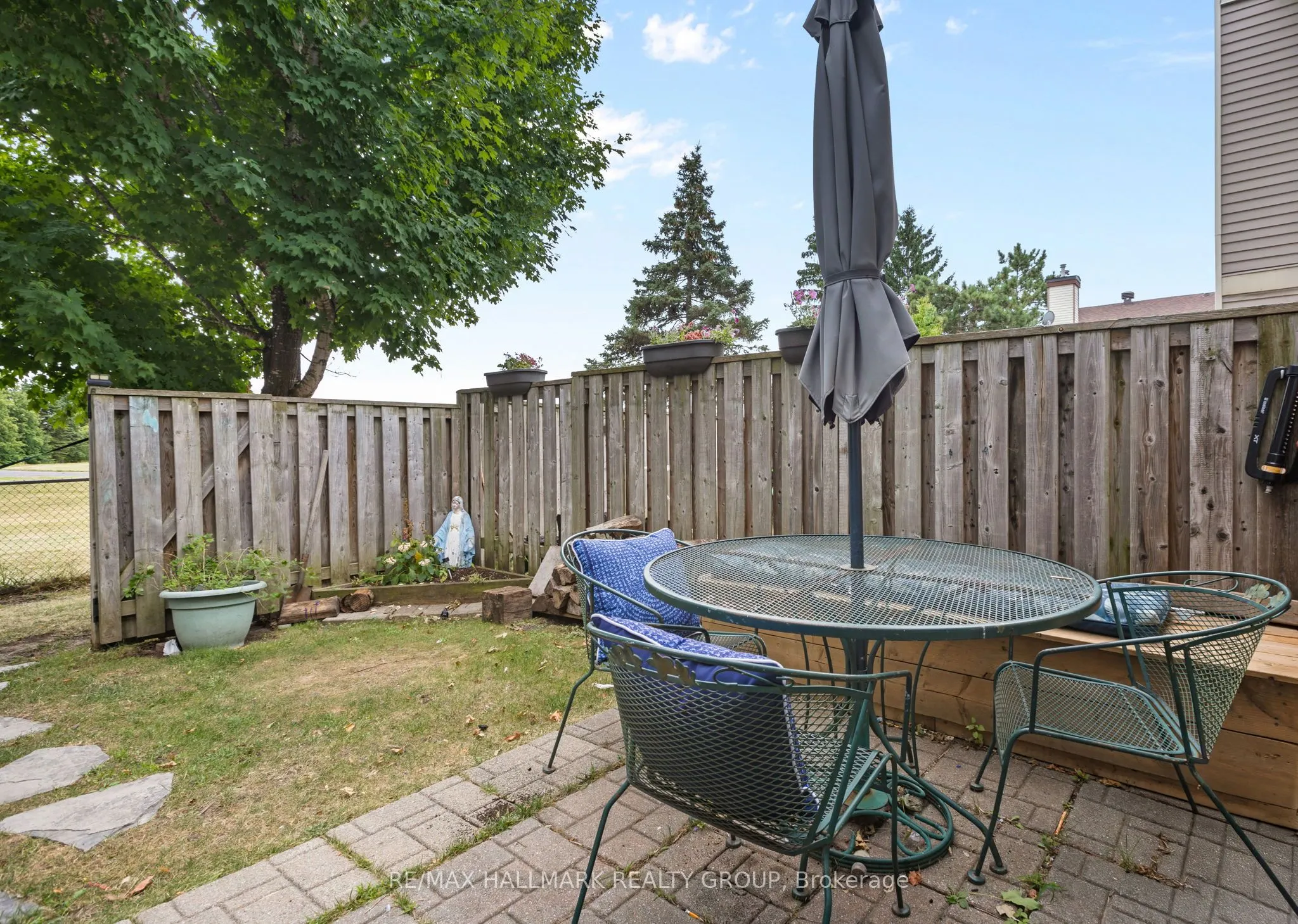 1598 Hoskins Crescent, #17