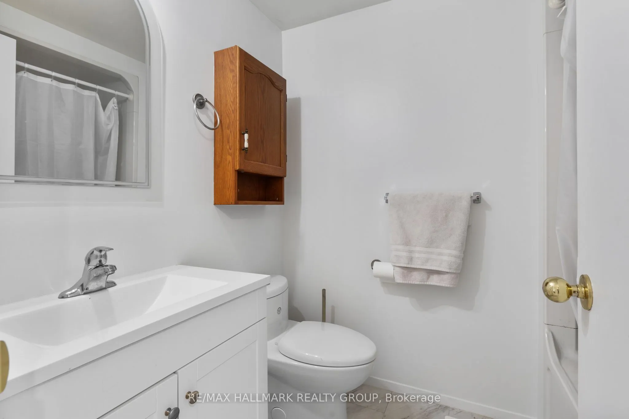 1598 Hoskins Crescent, #17