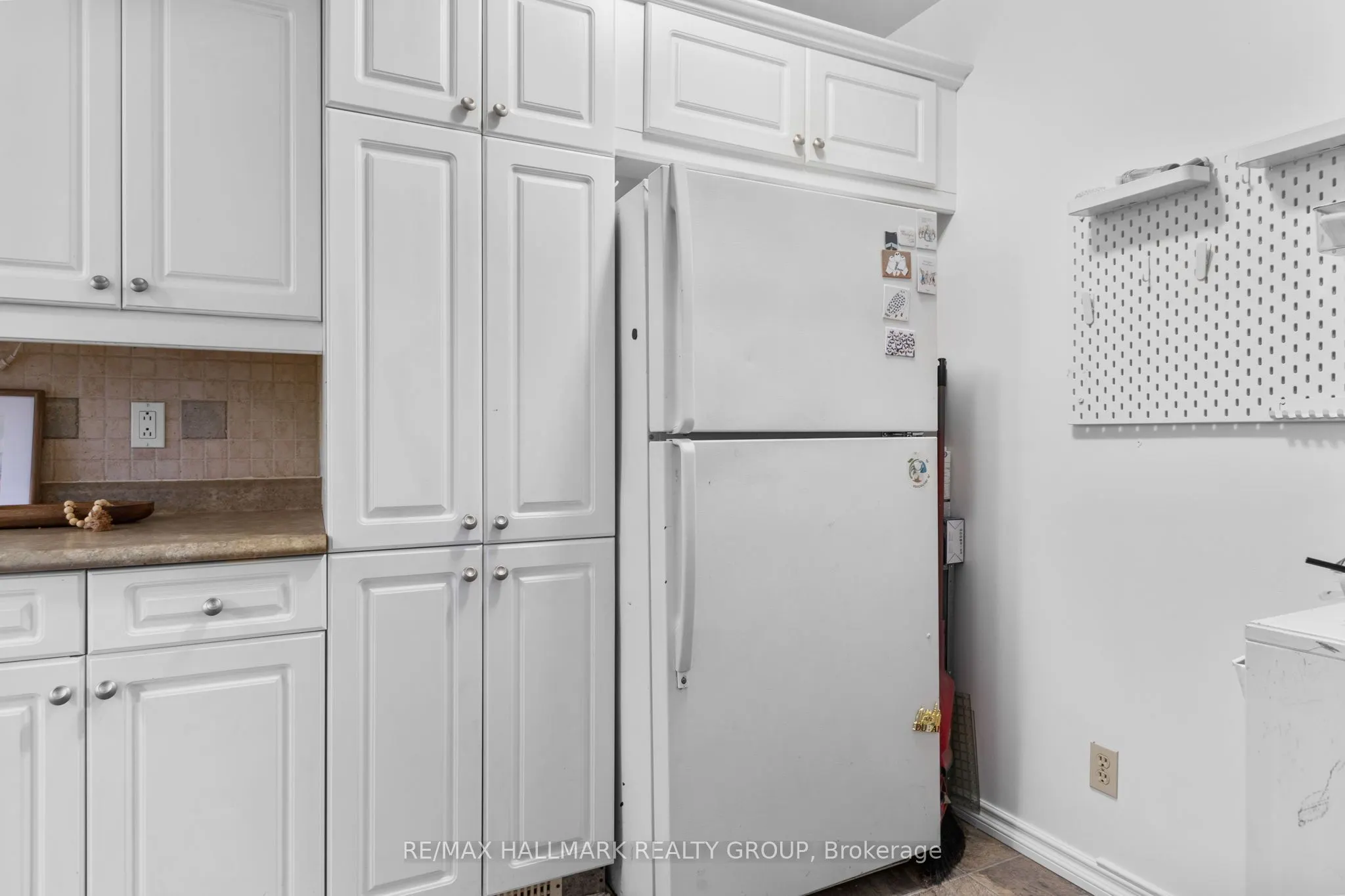 1598 Hoskins Crescent, #17