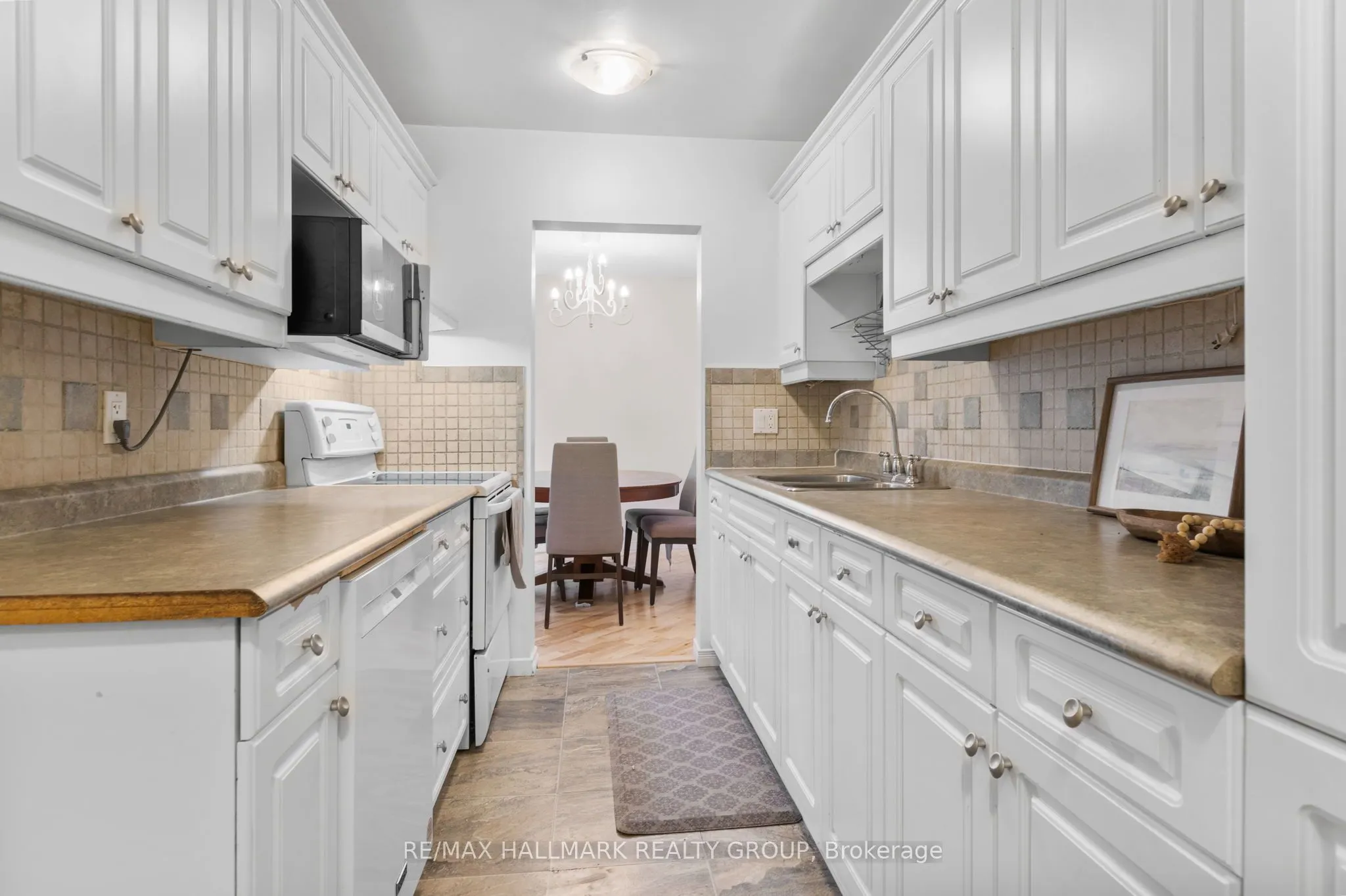 1598 Hoskins Crescent, #17
