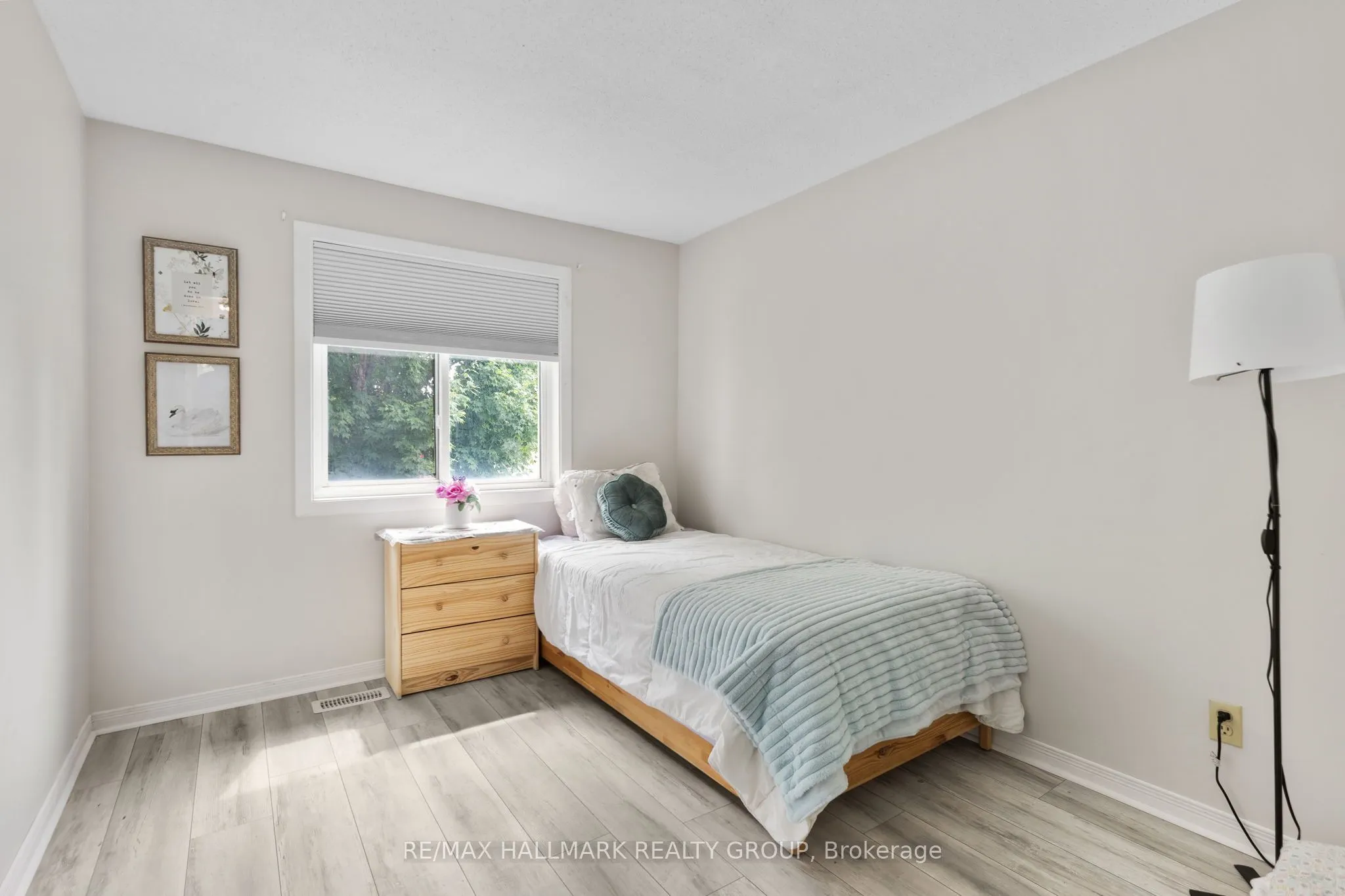 1598 Hoskins Crescent, #17