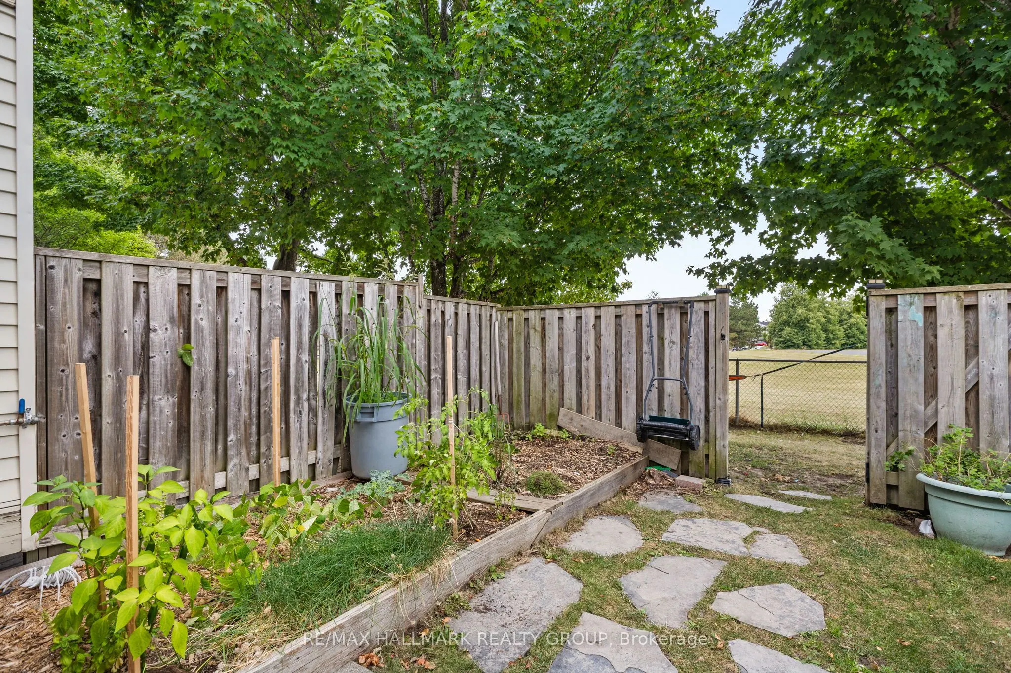 1598 Hoskins Crescent, #17