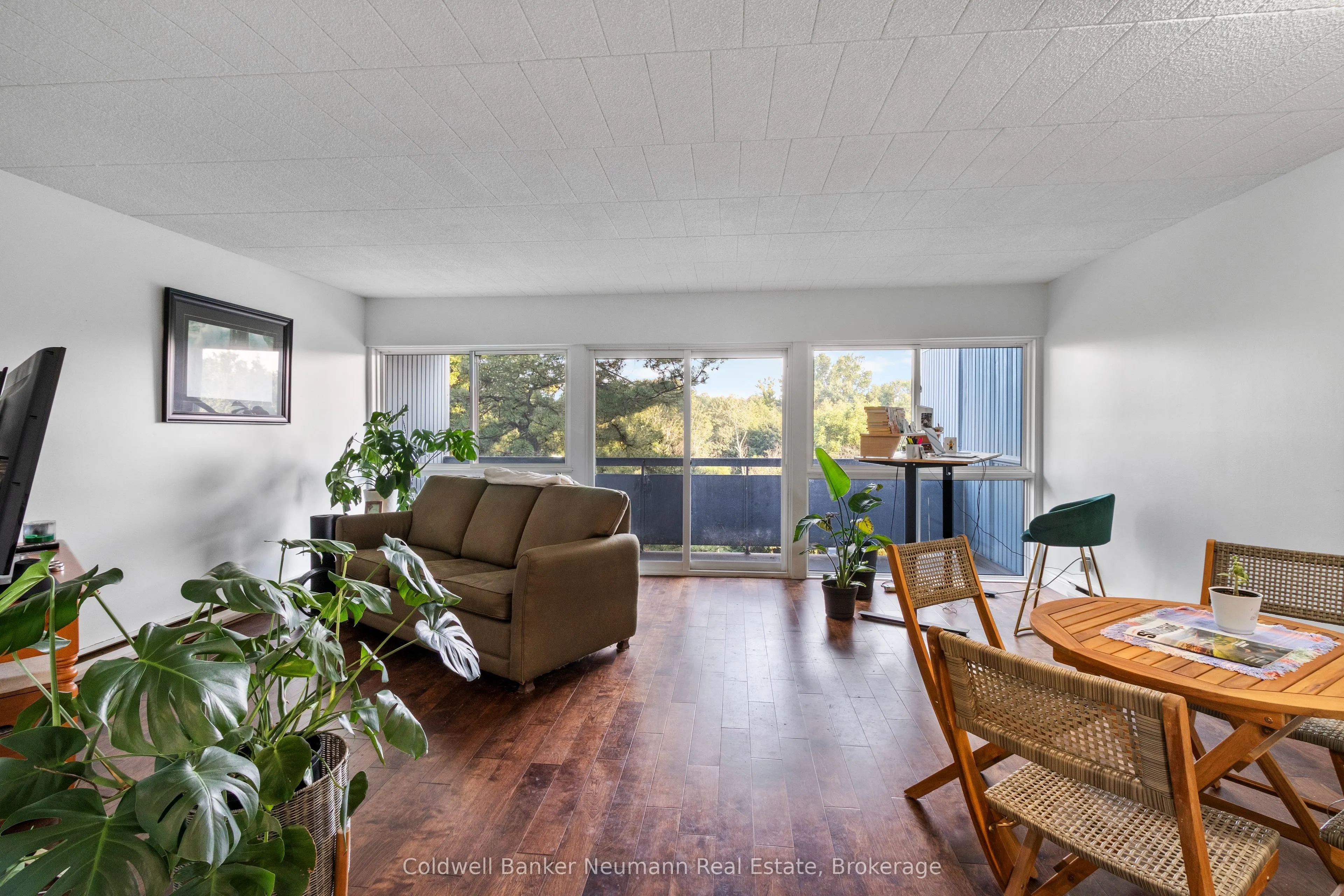 105 Conroy Crescent, #301