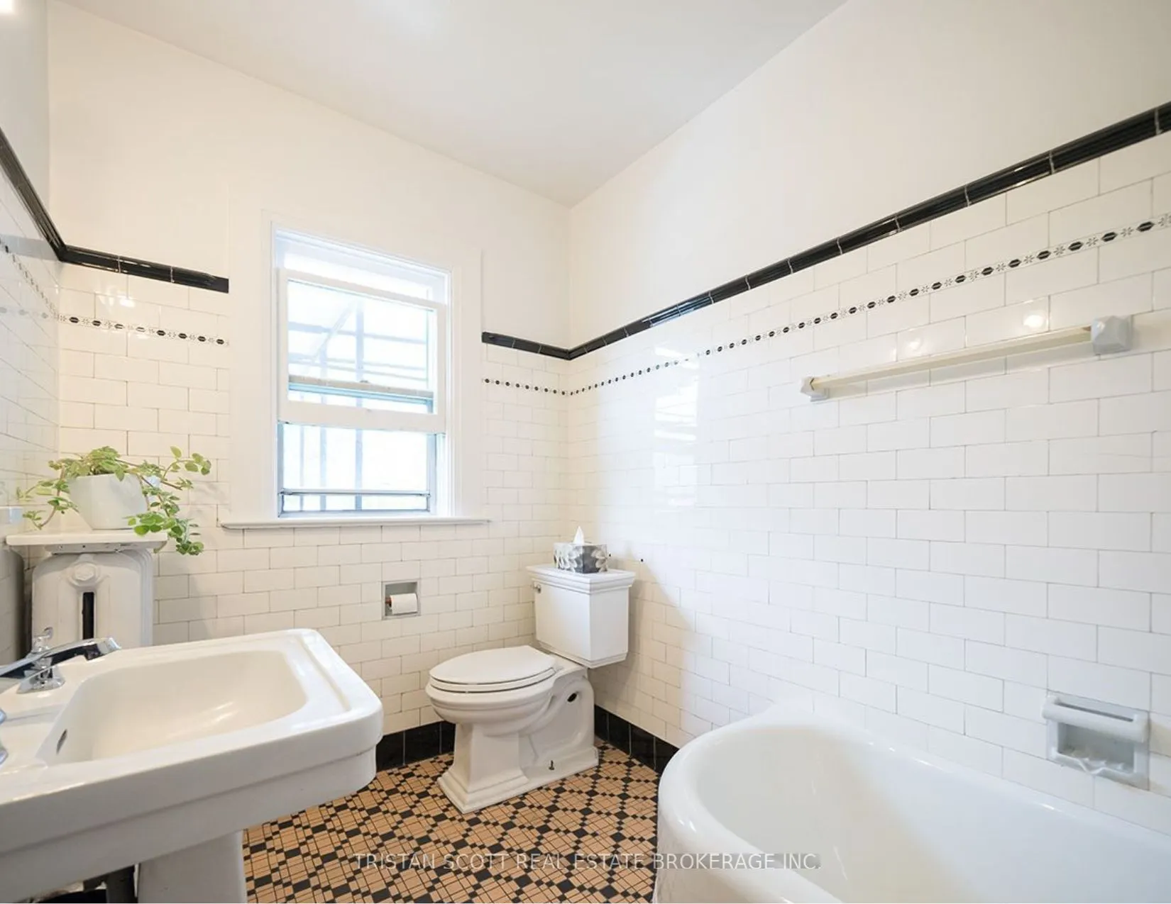 480 Colborne Street, #2