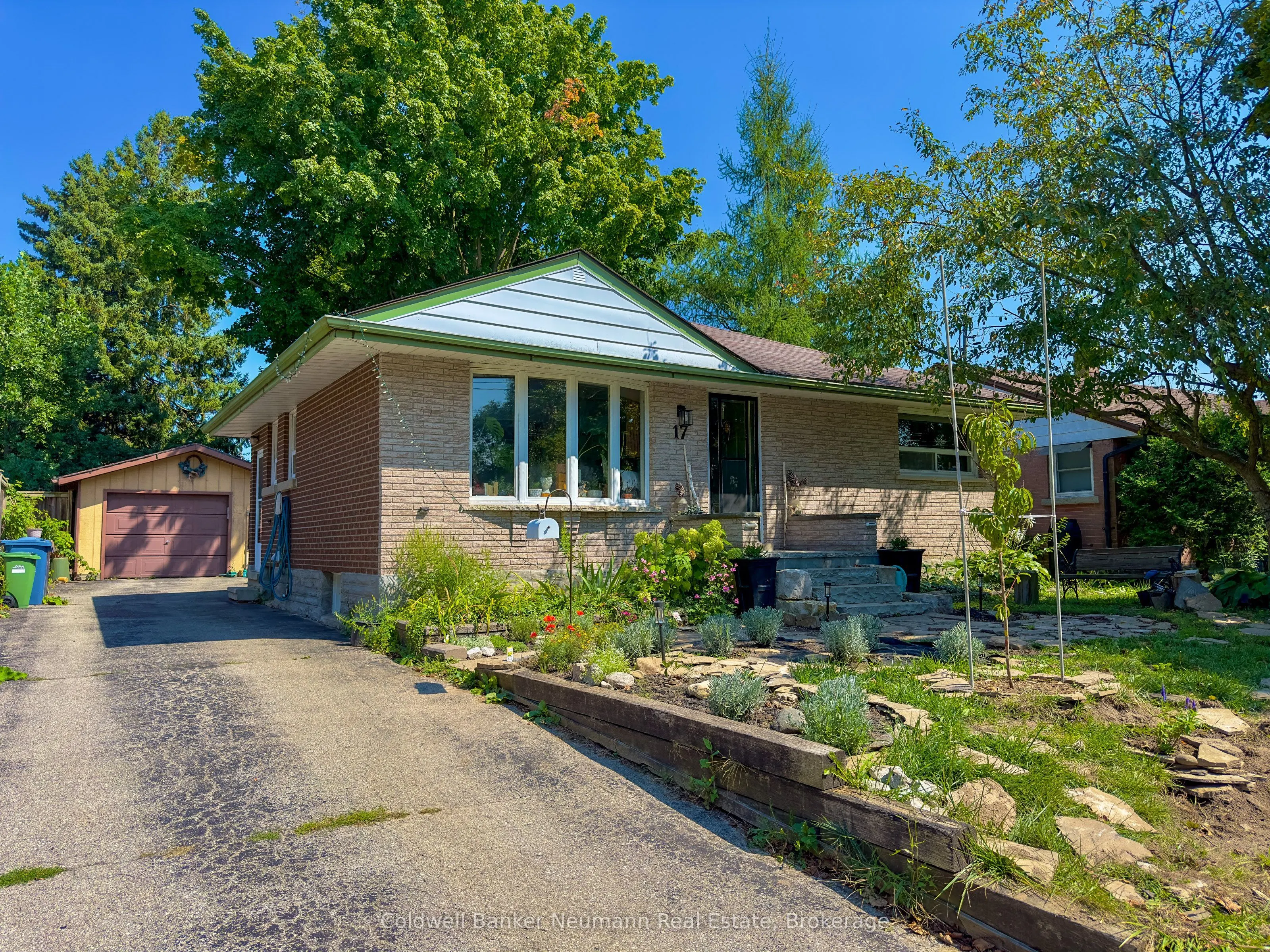 17 Ottawa Crescent, #lower