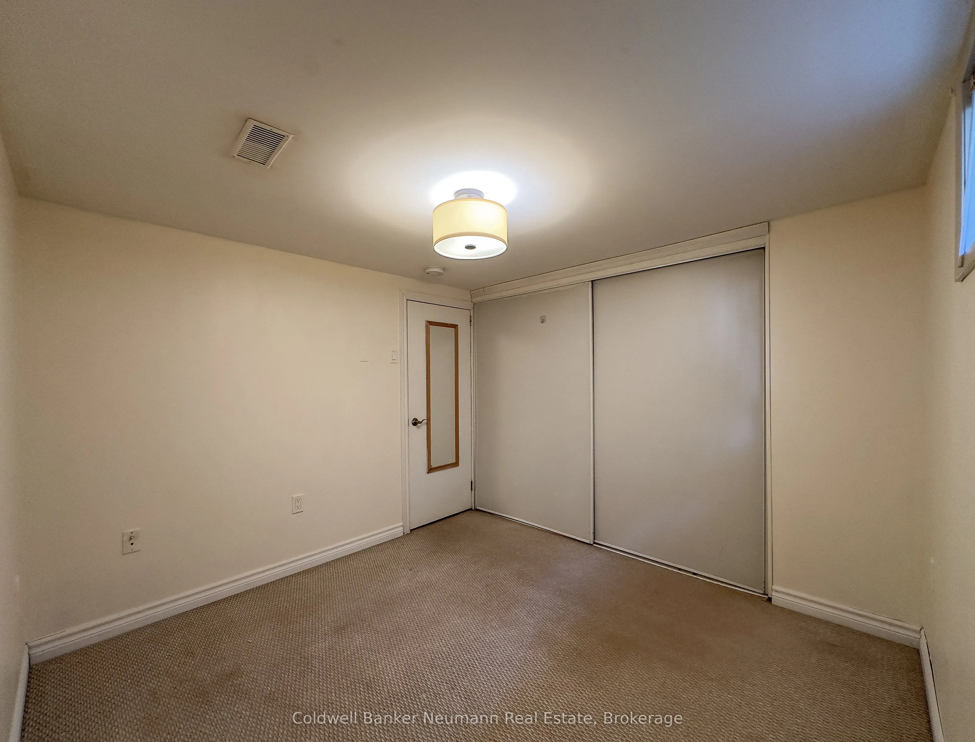 17 Ottawa Crescent, #lower