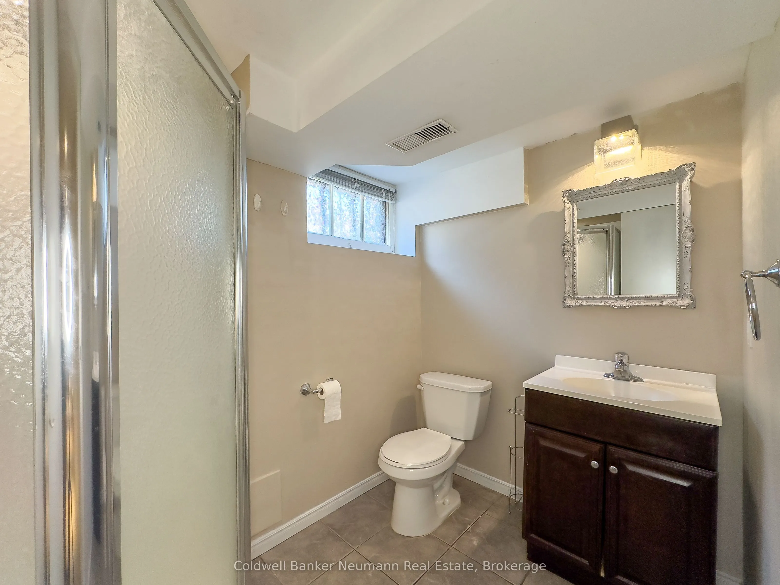 17 Ottawa Crescent, #lower
