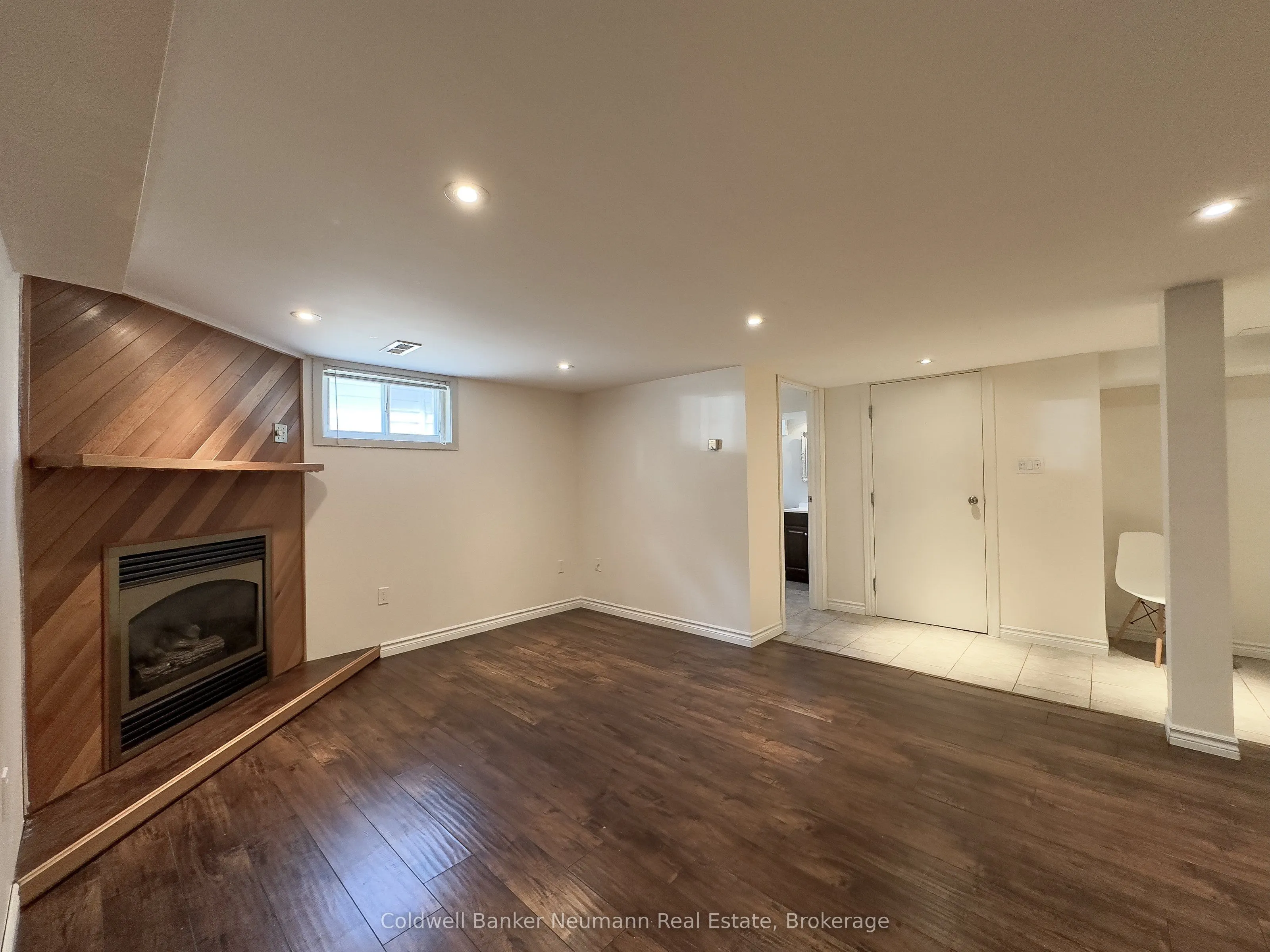 17 Ottawa Crescent, #lower
