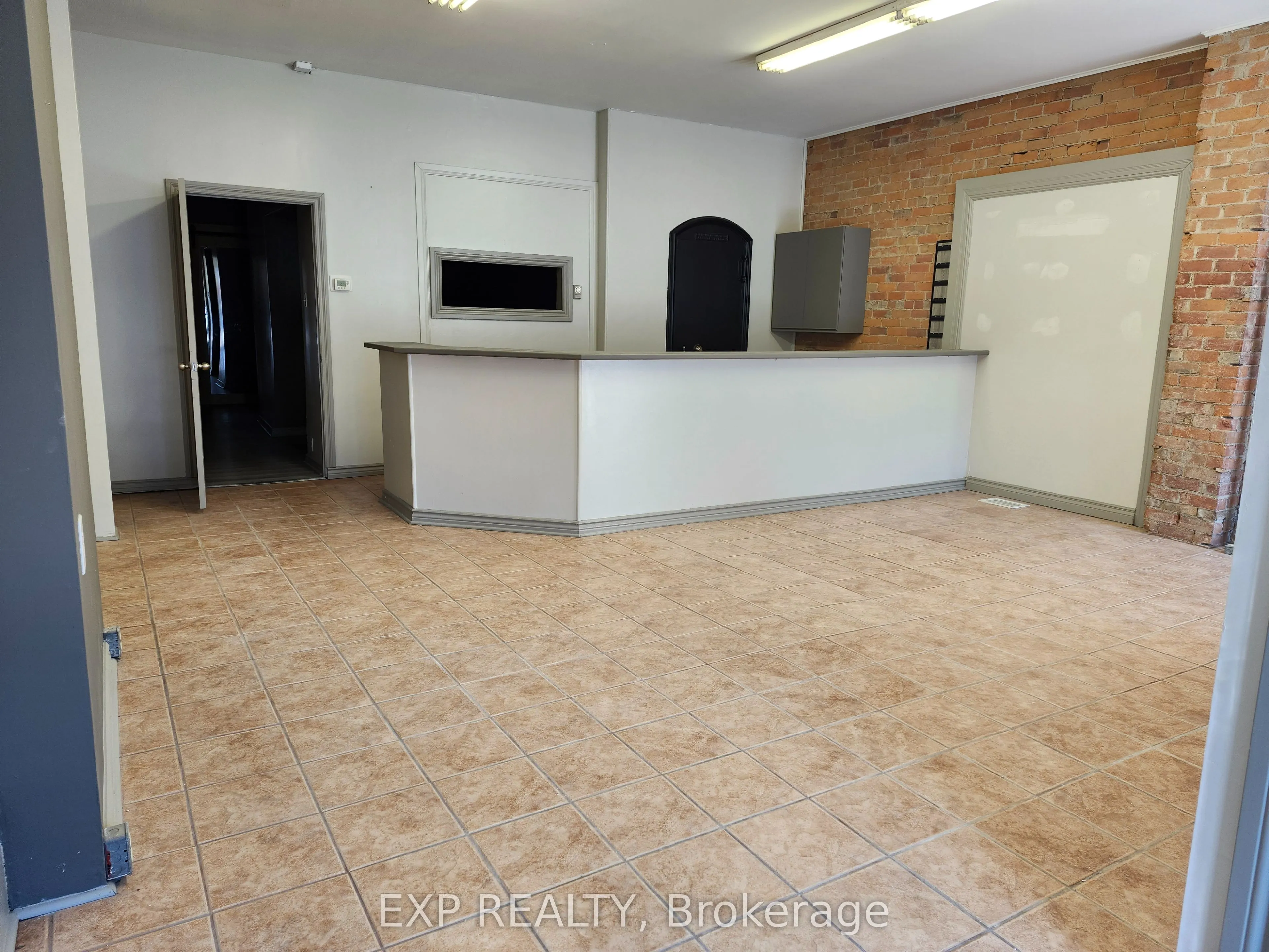 250 Raglan Street S