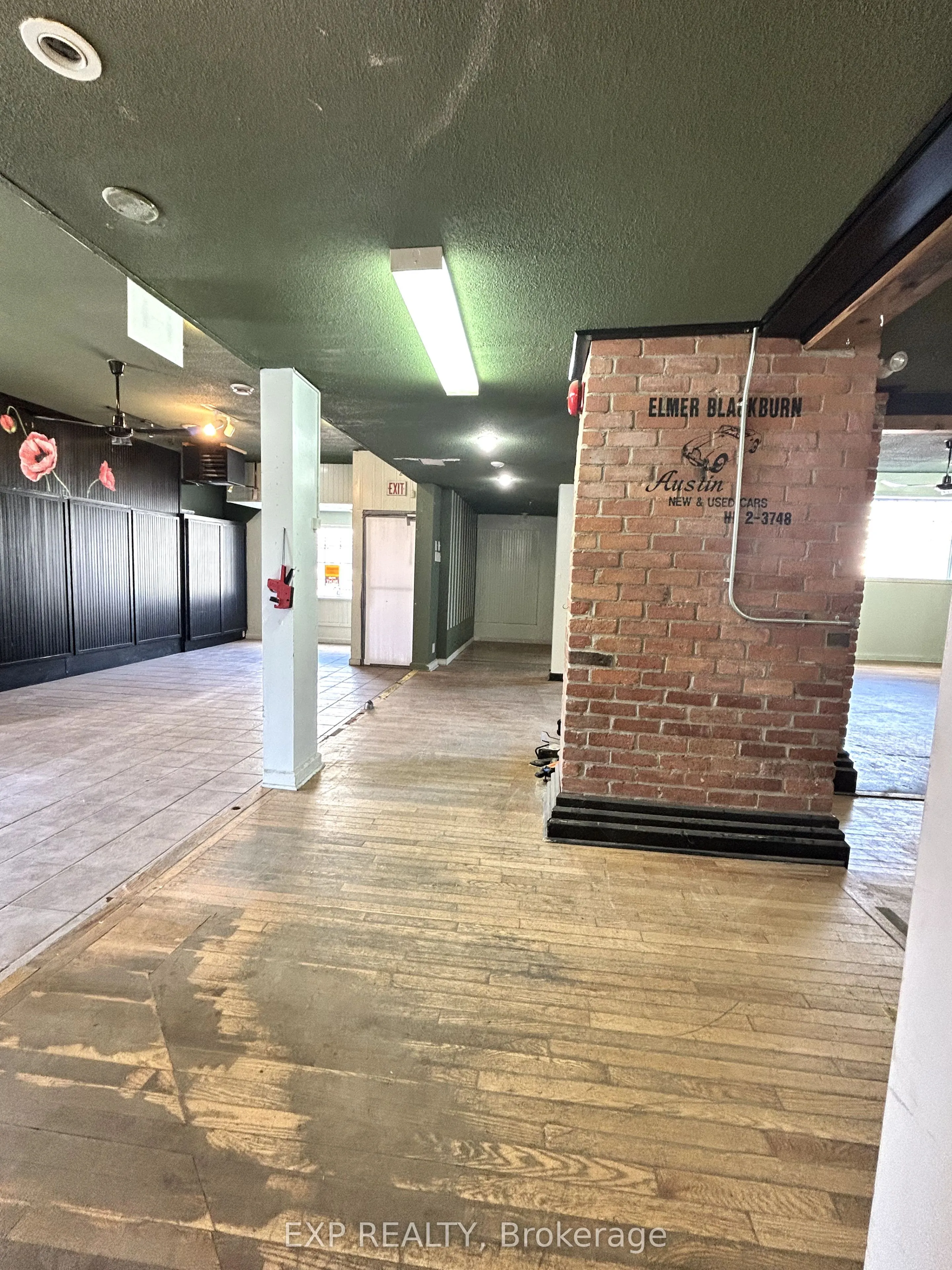 19 Renfrew Avenue W