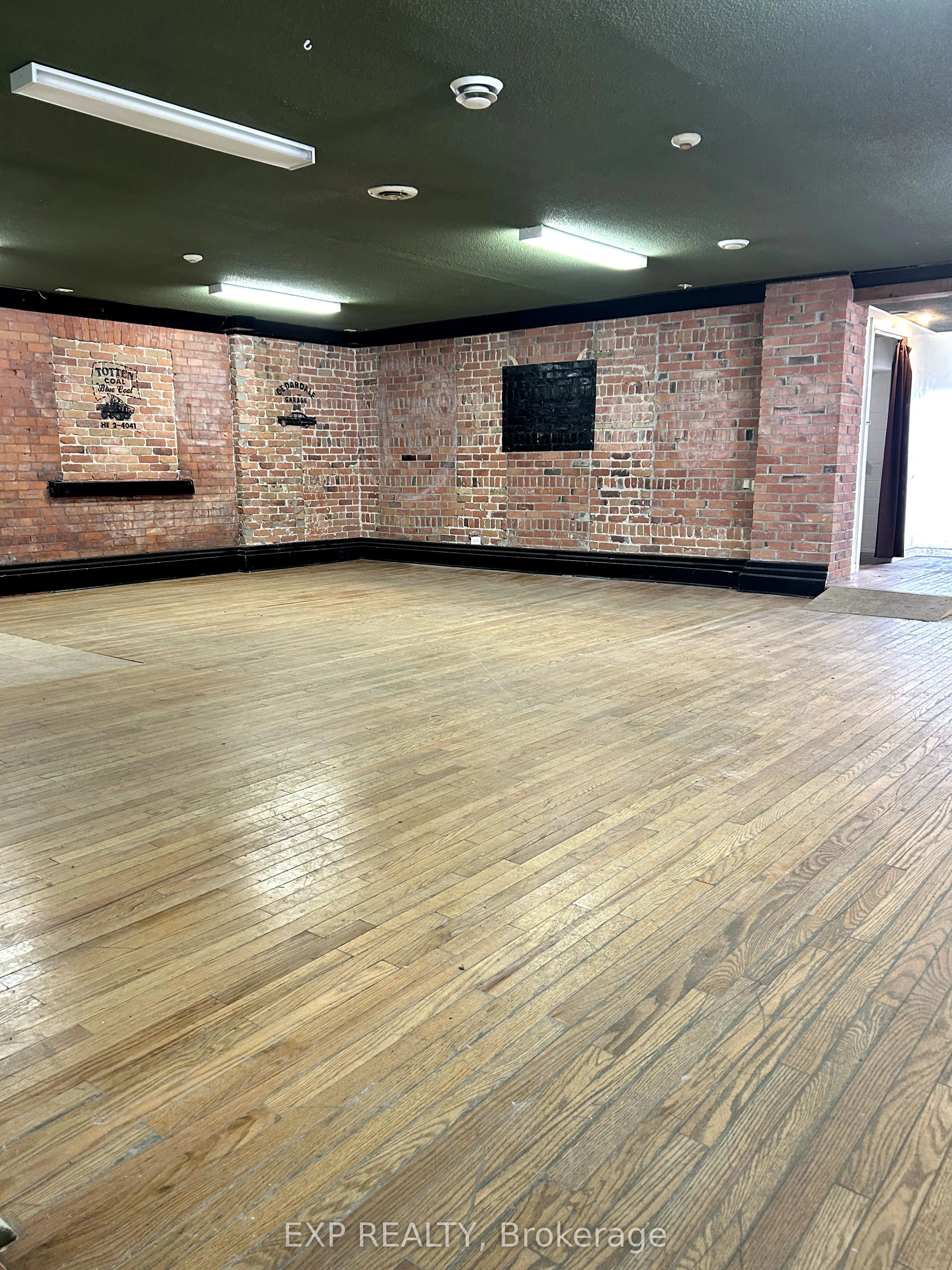 19 Renfrew Avenue W