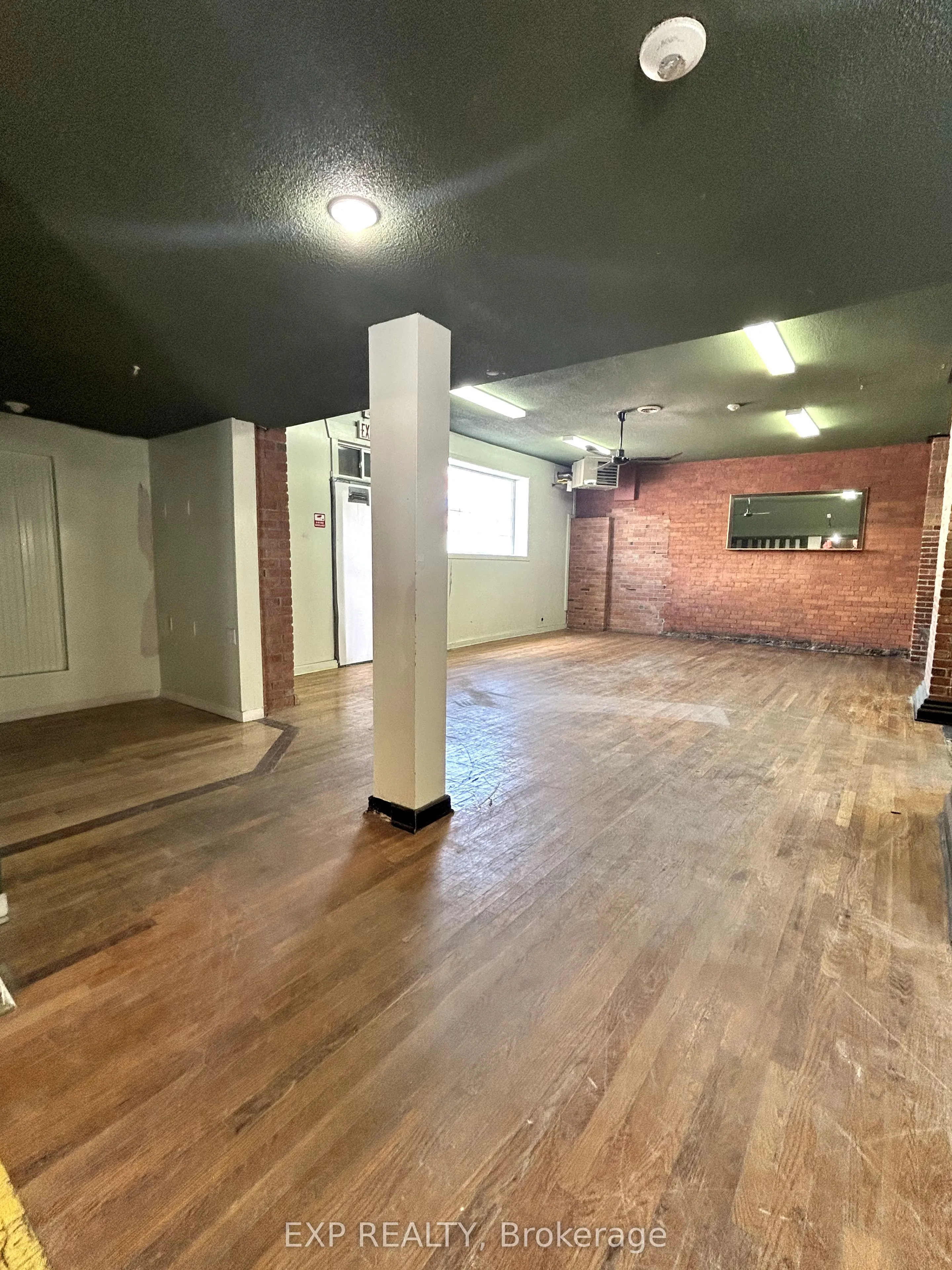 19 Renfrew Avenue W
