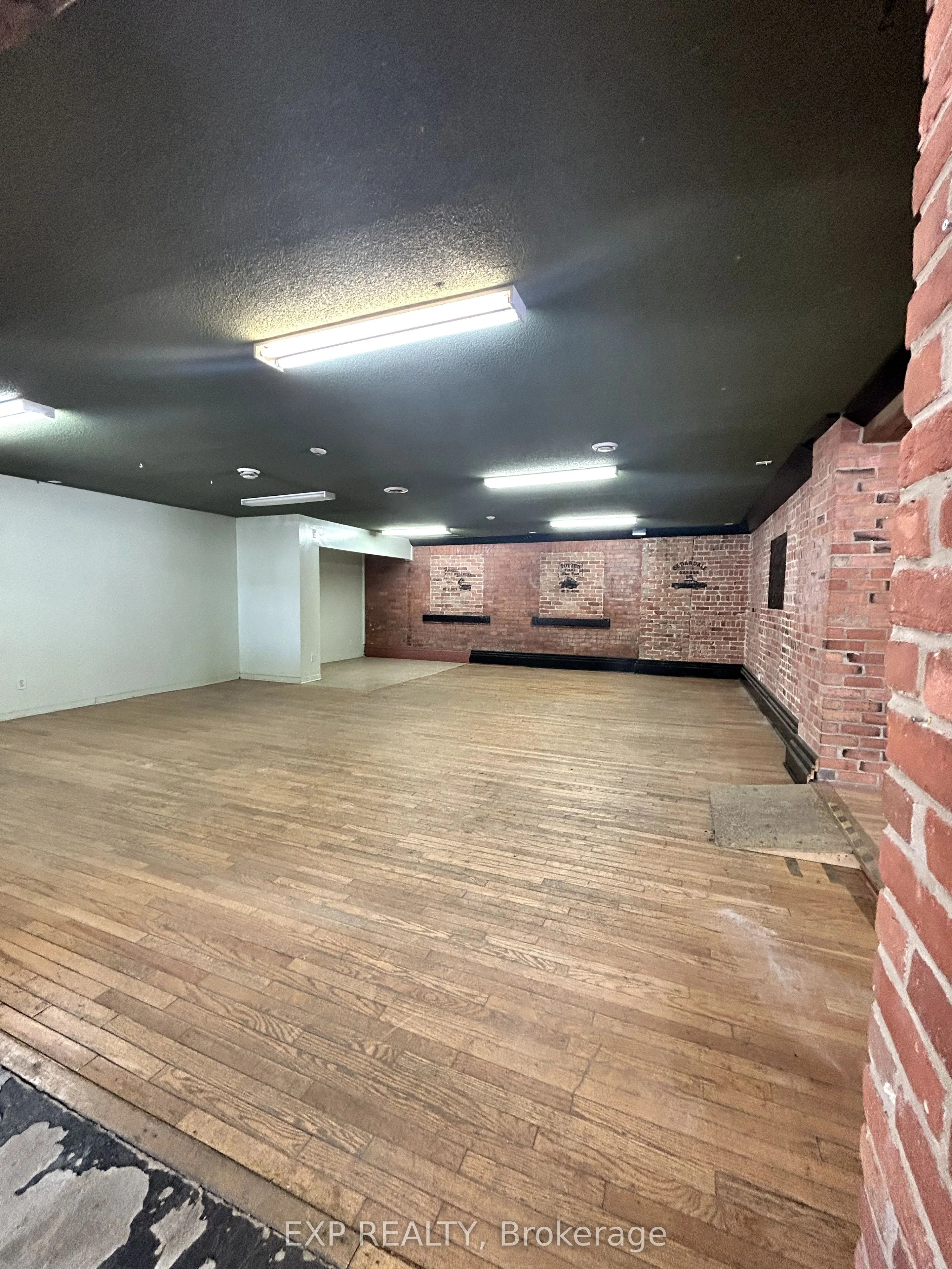 19 Renfrew Avenue W