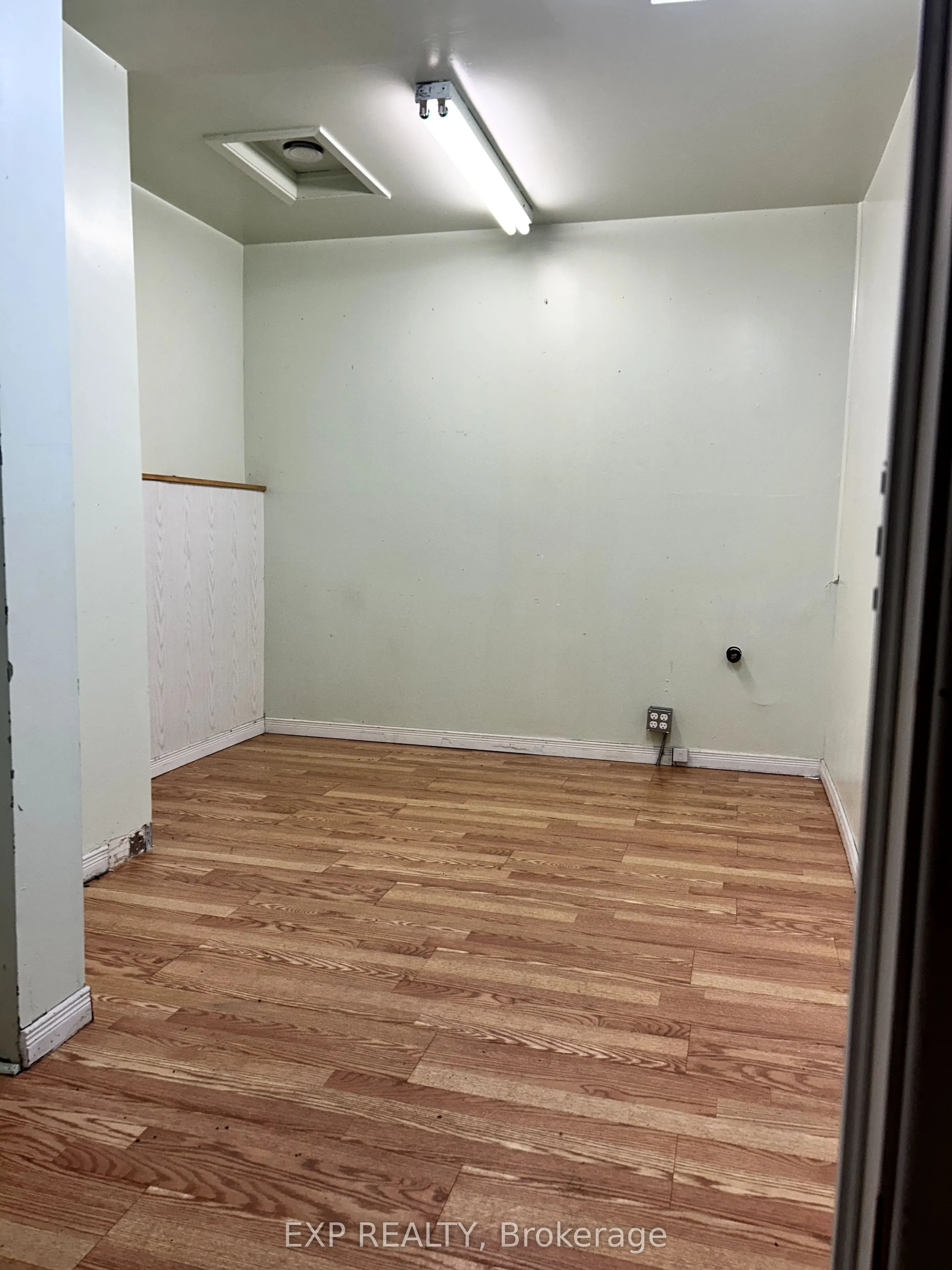 19 Renfrew Avenue W