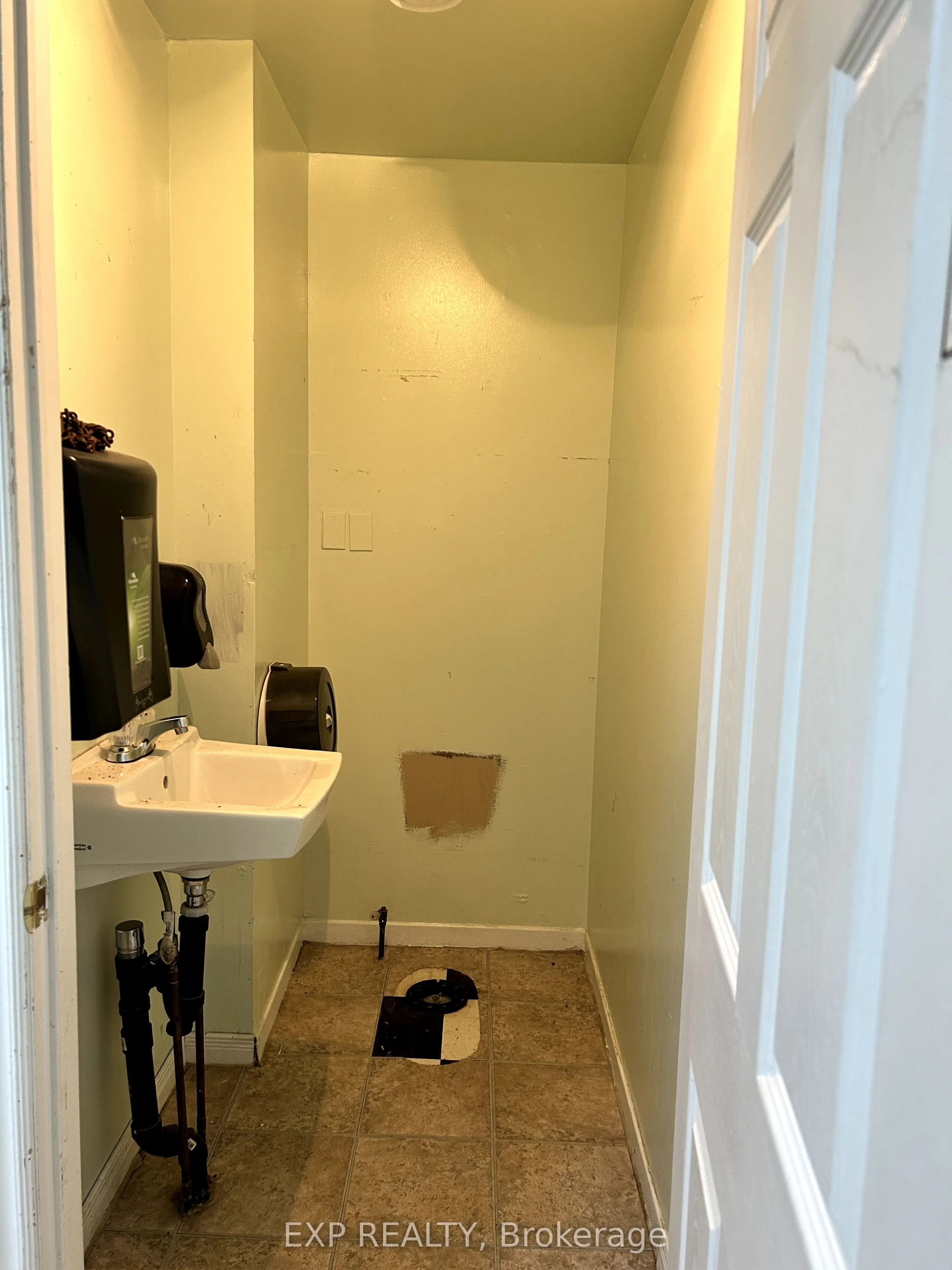 19 Renfrew Avenue W