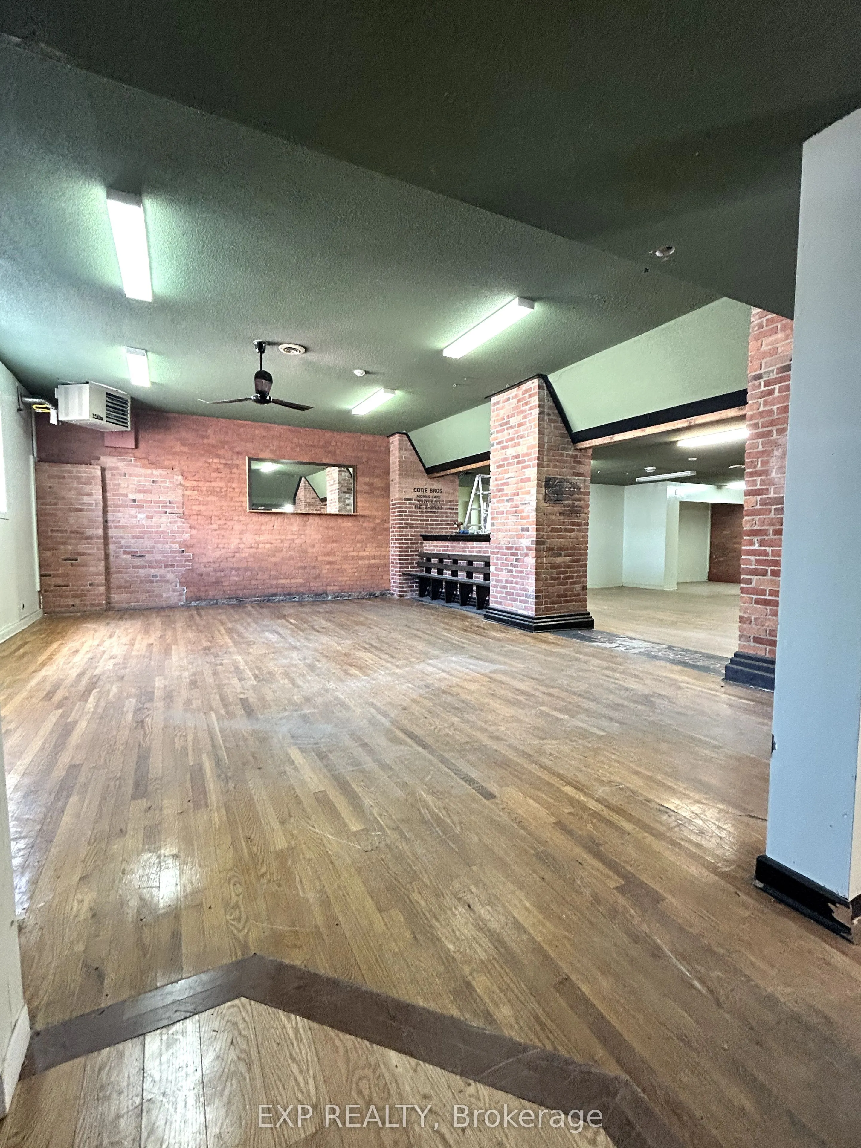 19 Renfrew Avenue W
