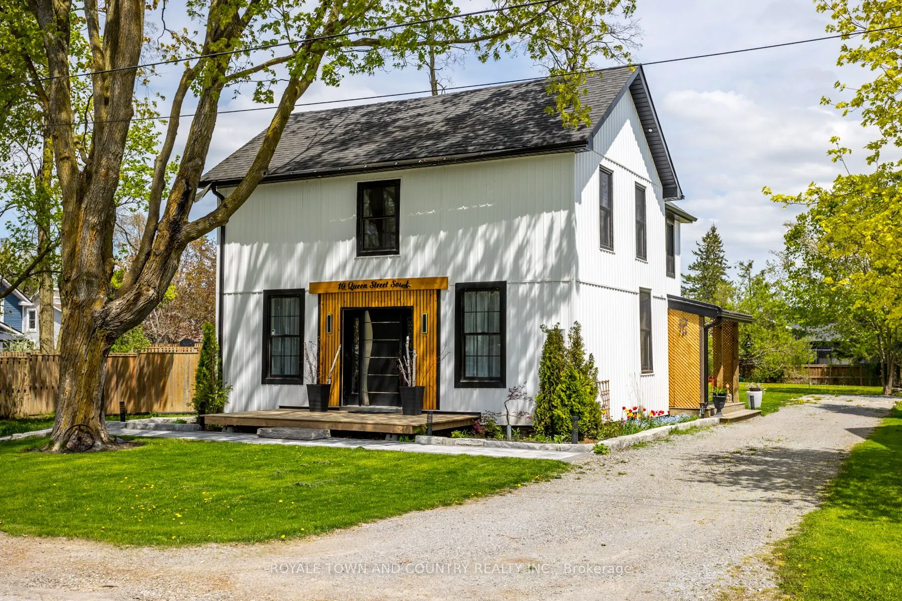 10 Queen Street S