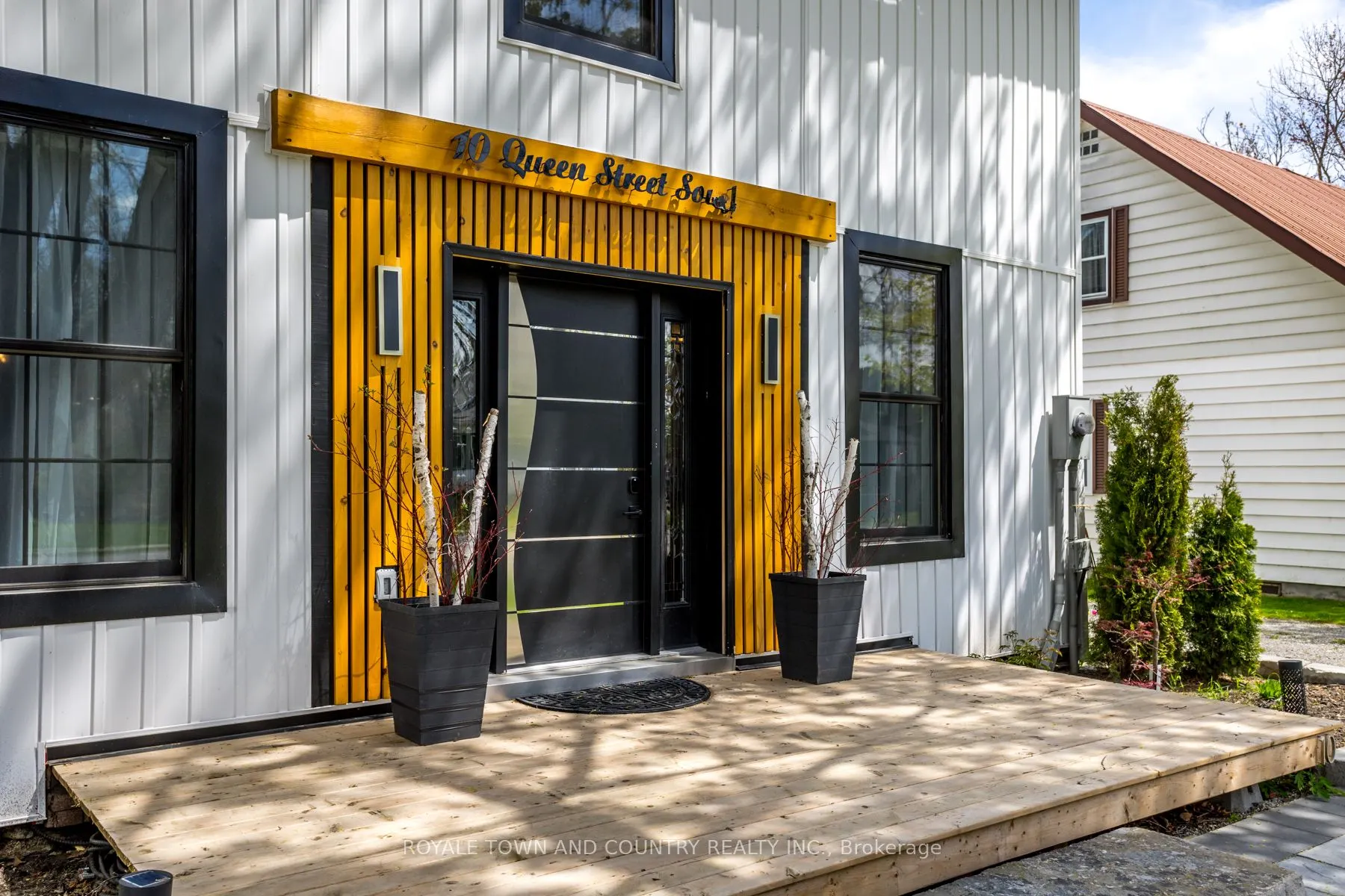 10 Queen Street S