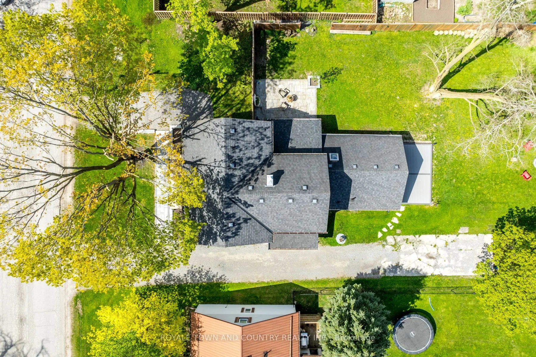 10 Queen Street S