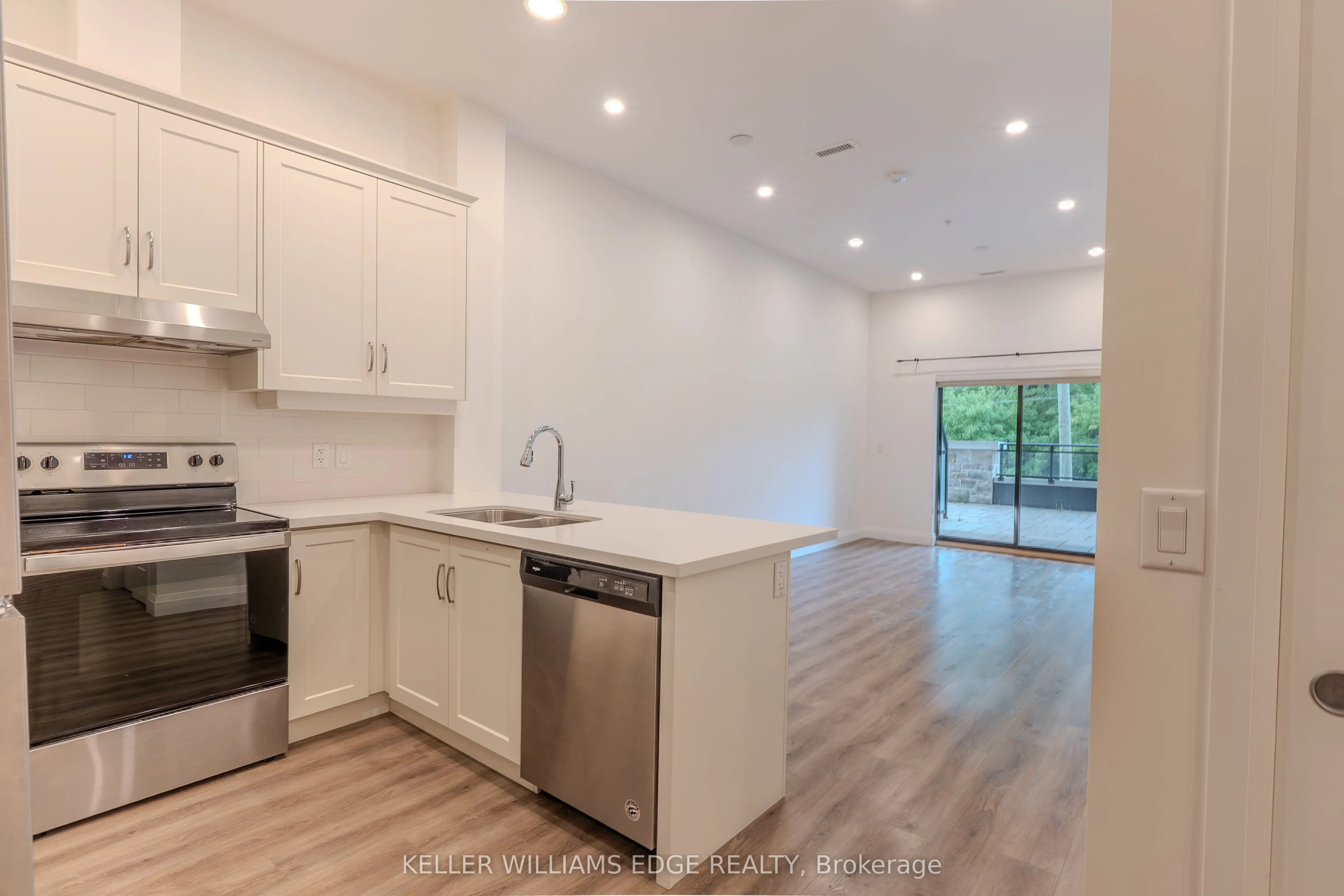30 HAMILTON Street S, #103