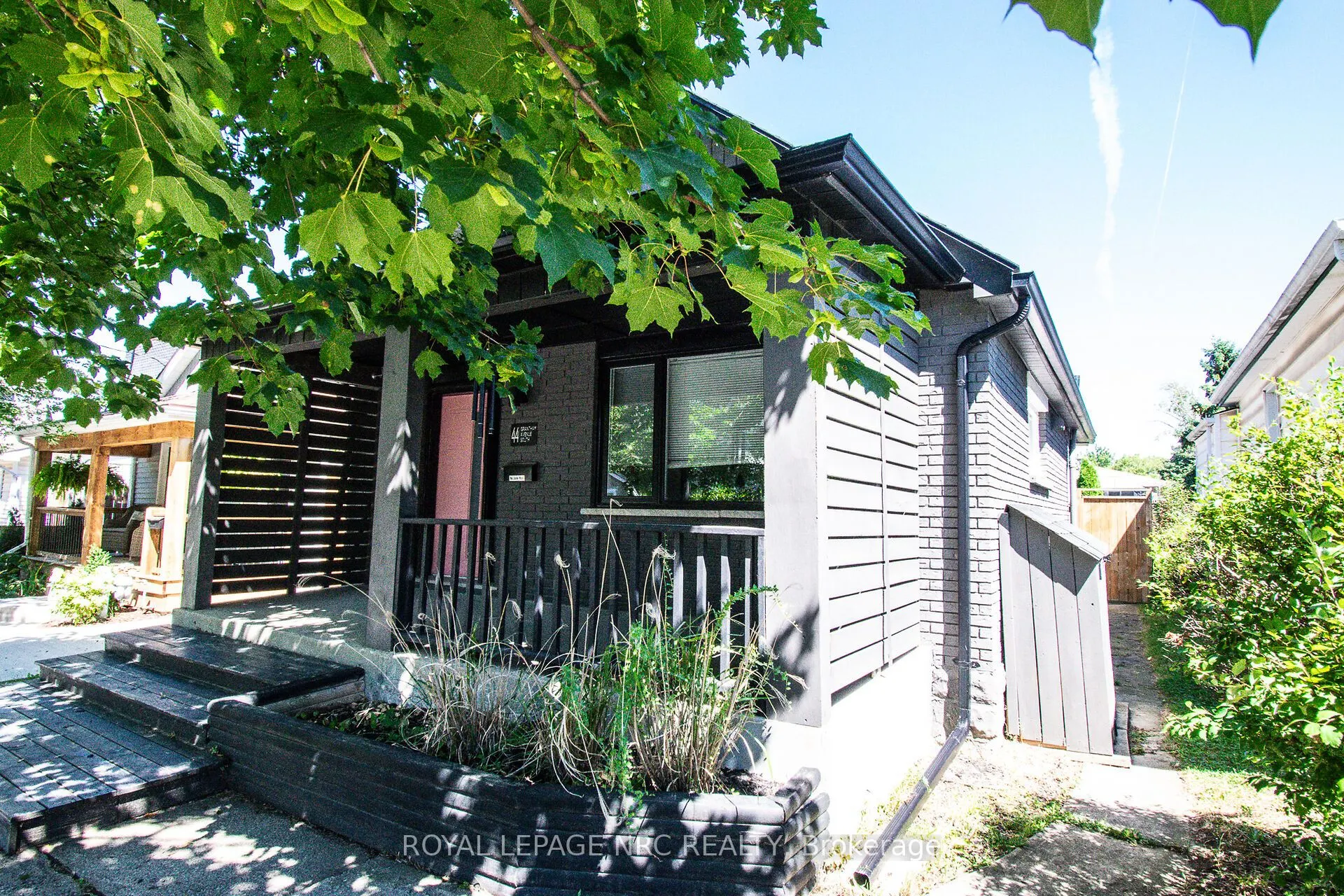 44 Grantham Avenue S